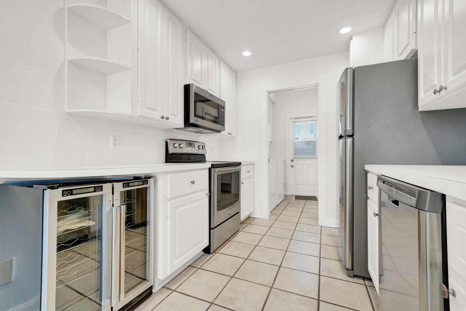 CHARLESTON COURT AT ABACOA - Residential Lease