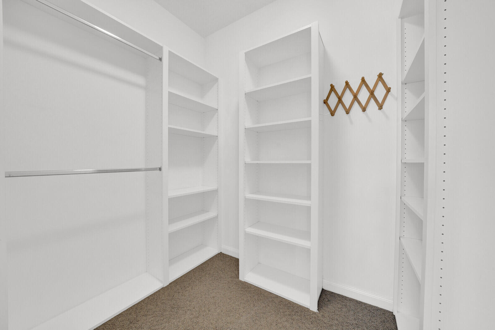 CHARLESTON COURT AT ABACOA - Residential Lease