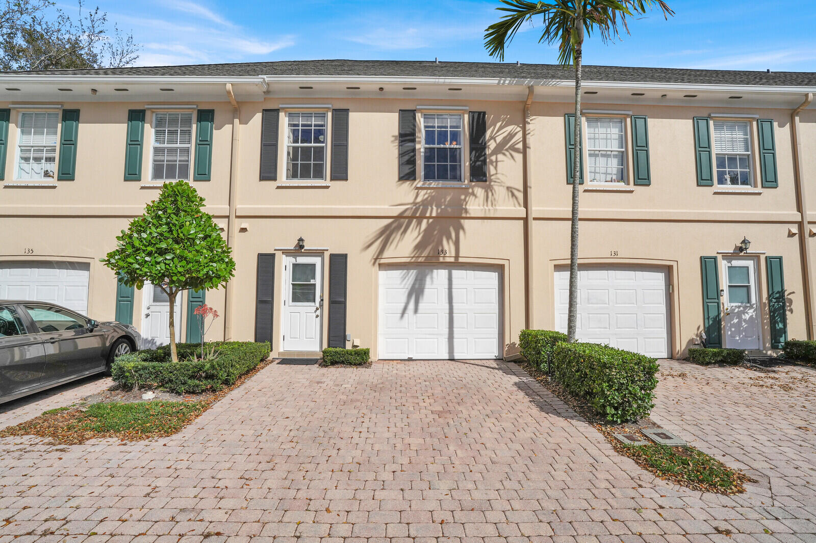 CHARLESTON COURT AT ABACOA - Residential Lease