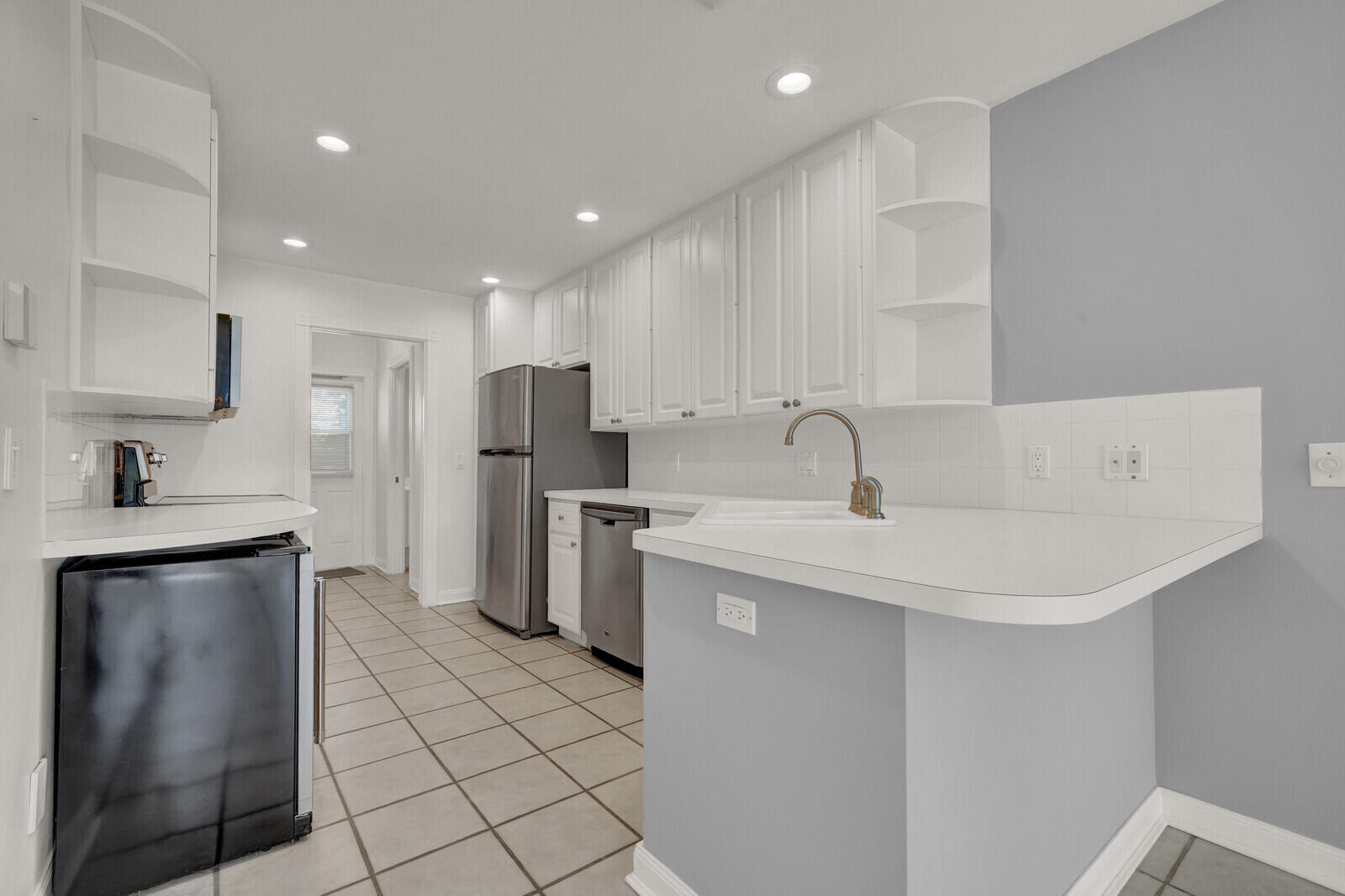 CHARLESTON COURT AT ABACOA - Residential Lease