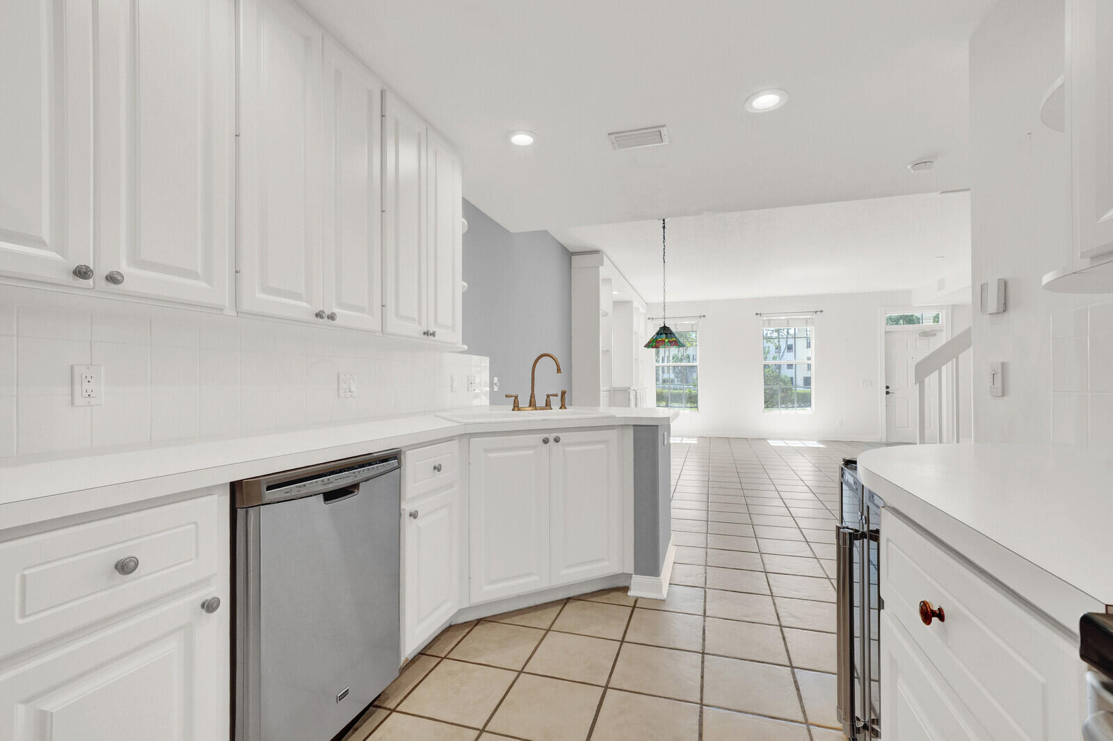 CHARLESTON COURT AT ABACOA - Residential Lease