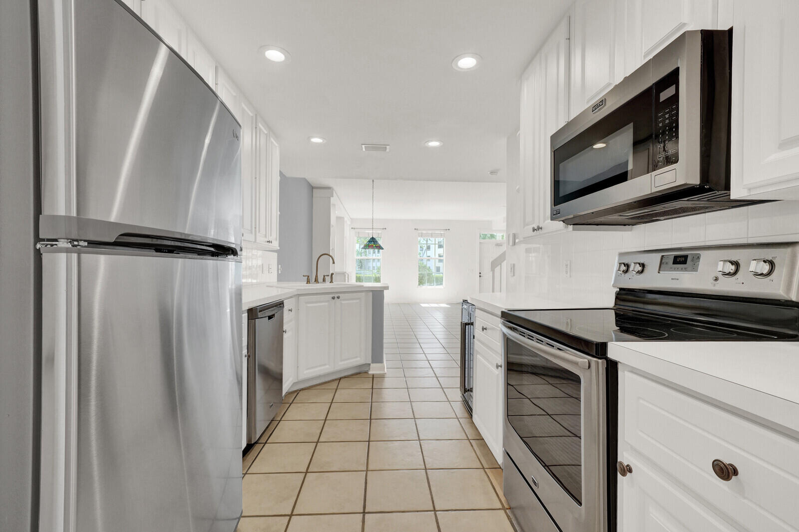 CHARLESTON COURT AT ABACOA - Residential Lease
