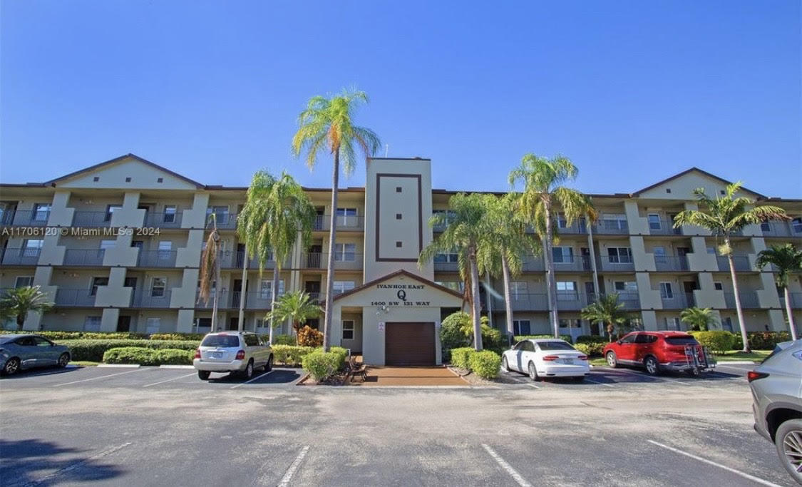 IVANHOE EAST AT CENTURY VILLAGE - Residential
