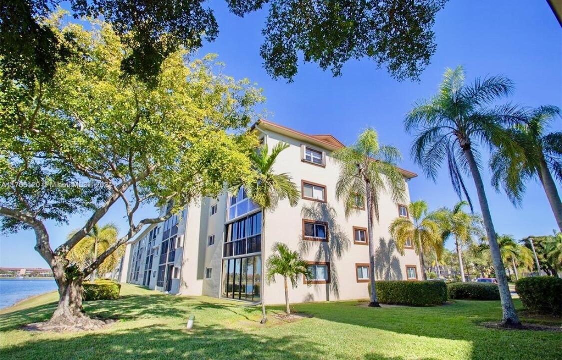 IVANHOE EAST AT CENTURY VILLAGE - Residential
