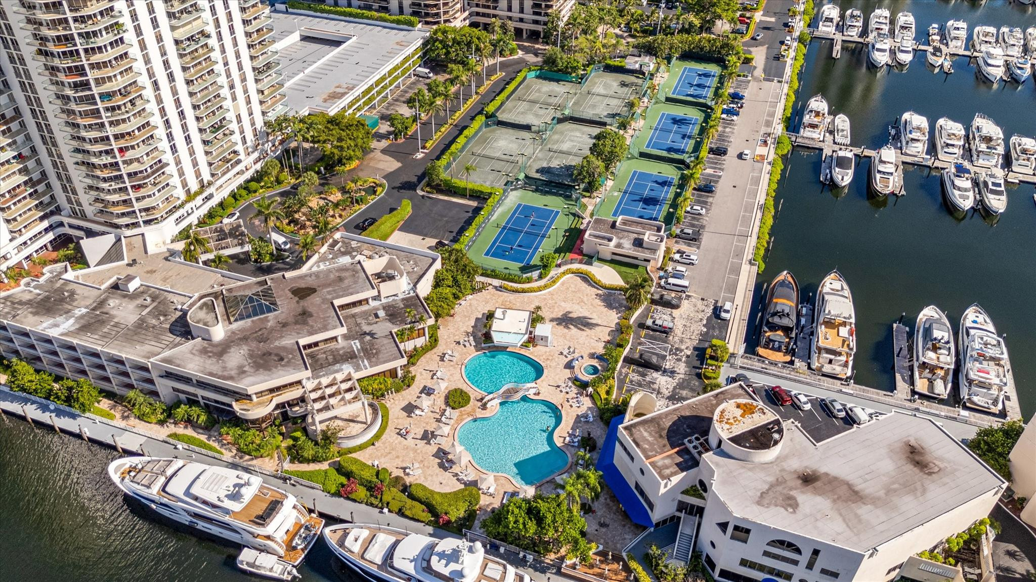 TURNBERRY NORTH TOWER - Residential