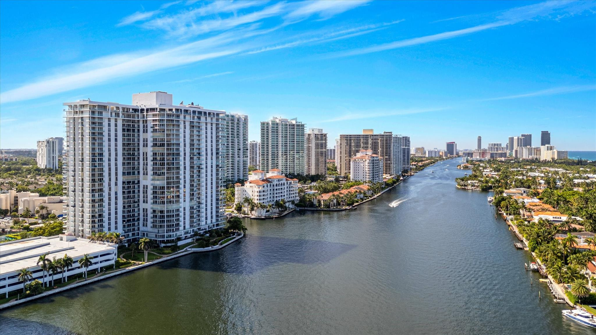 TURNBERRY NORTH TOWER - Residential