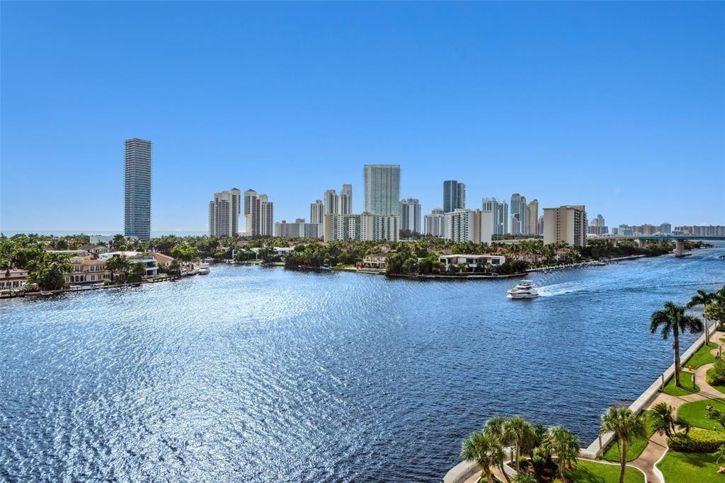 TURNBERRY NORTH TOWER - Residential