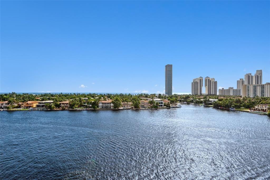 TURNBERRY NORTH TOWER - Residential