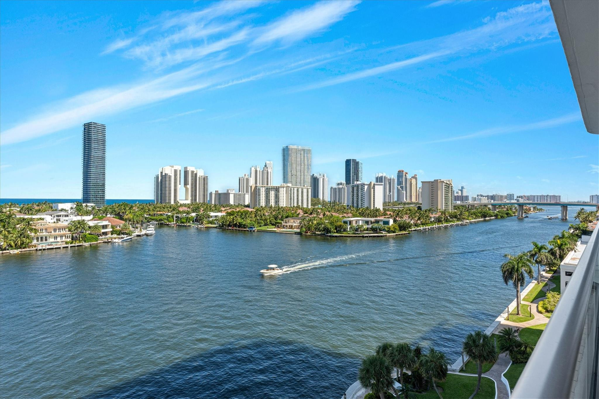 TURNBERRY NORTH TOWER - Residential