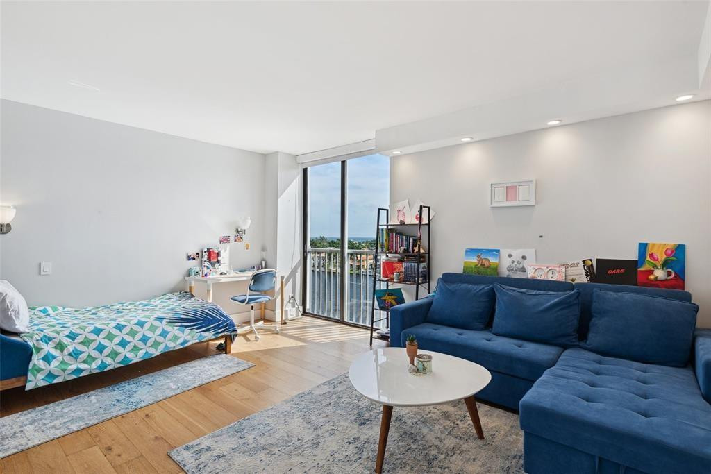 TURNBERRY NORTH TOWER - Residential