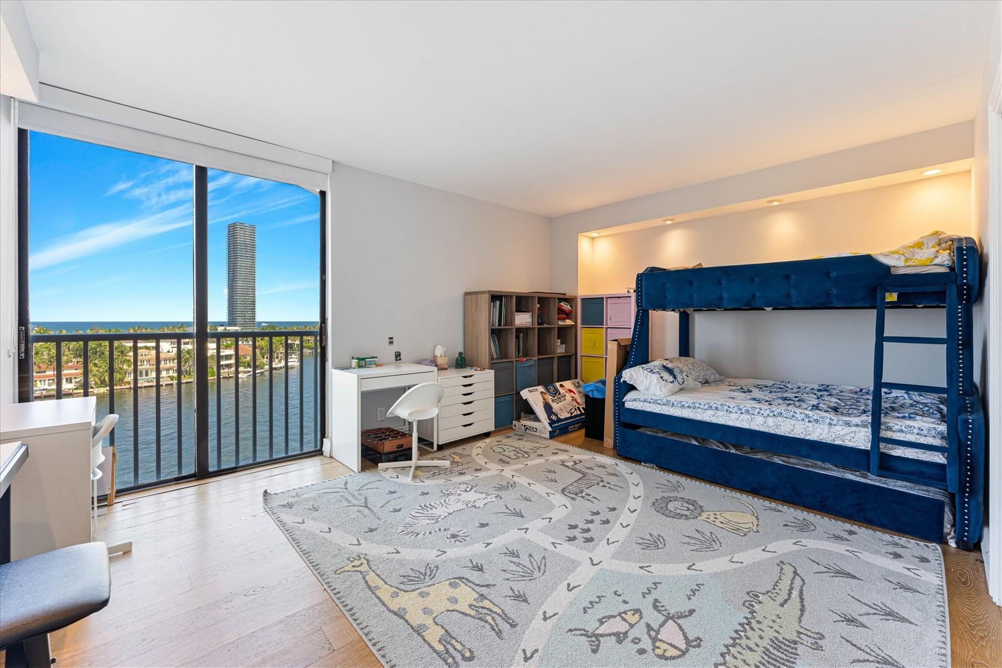 TURNBERRY NORTH TOWER - Residential