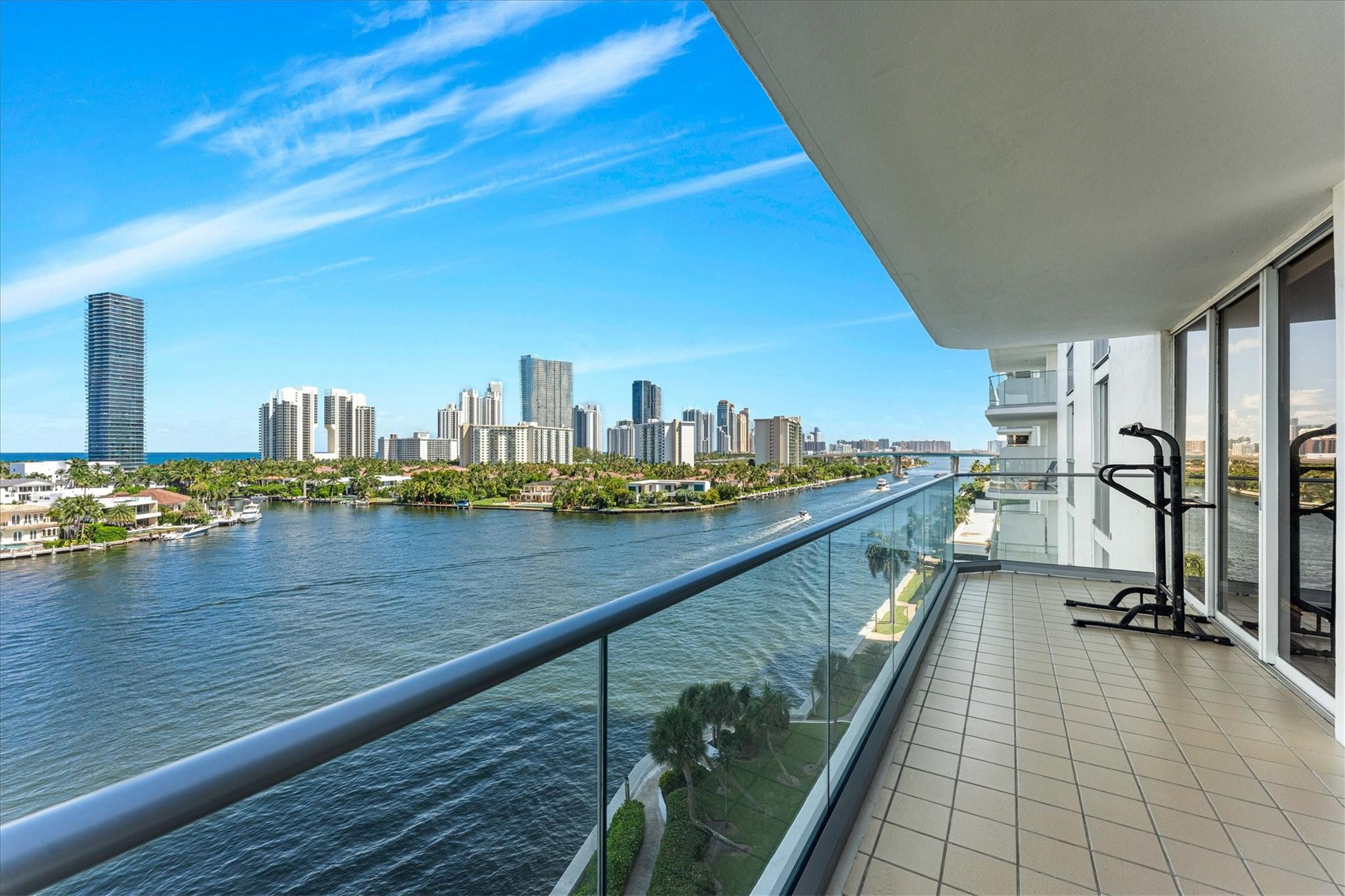 TURNBERRY NORTH TOWER - Residential