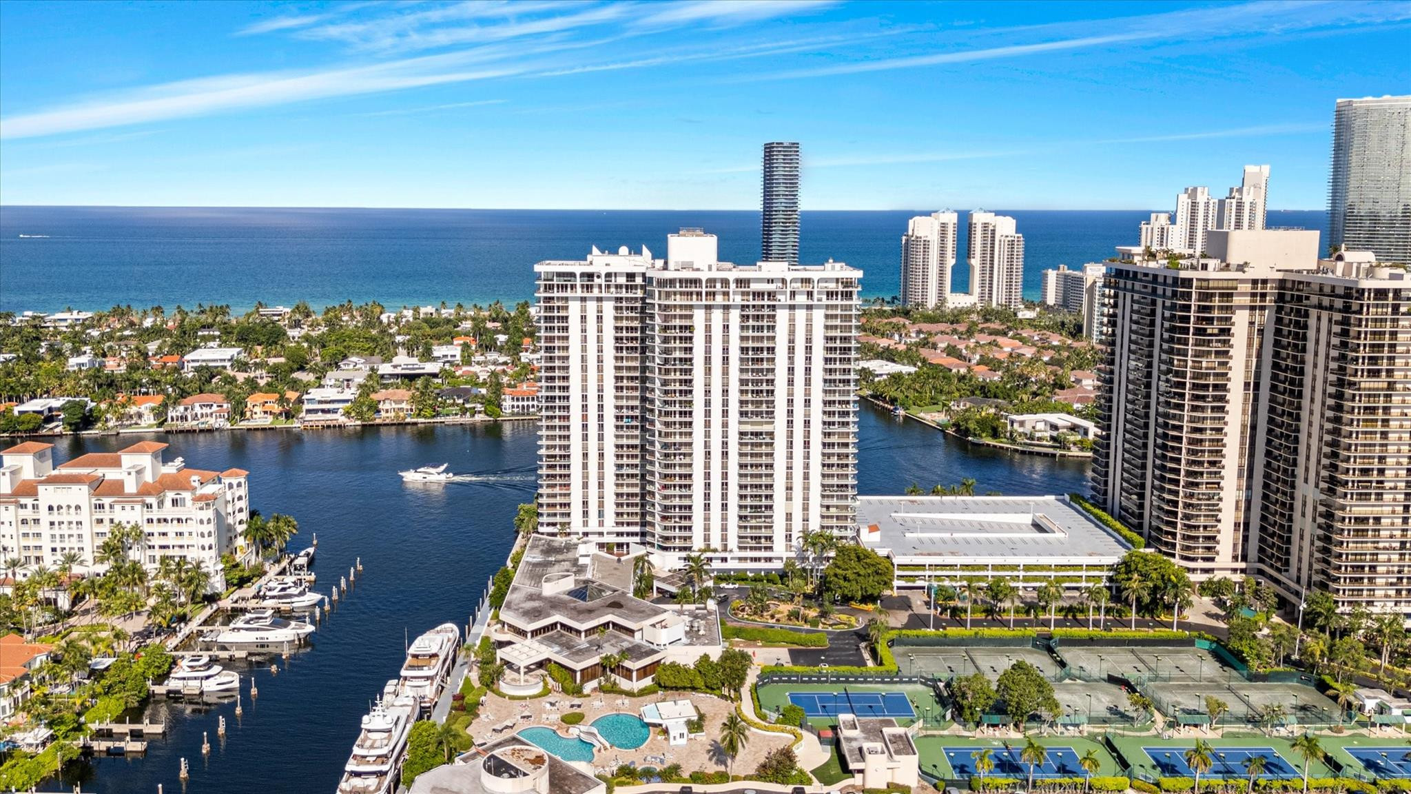 TURNBERRY NORTH TOWER - Residential