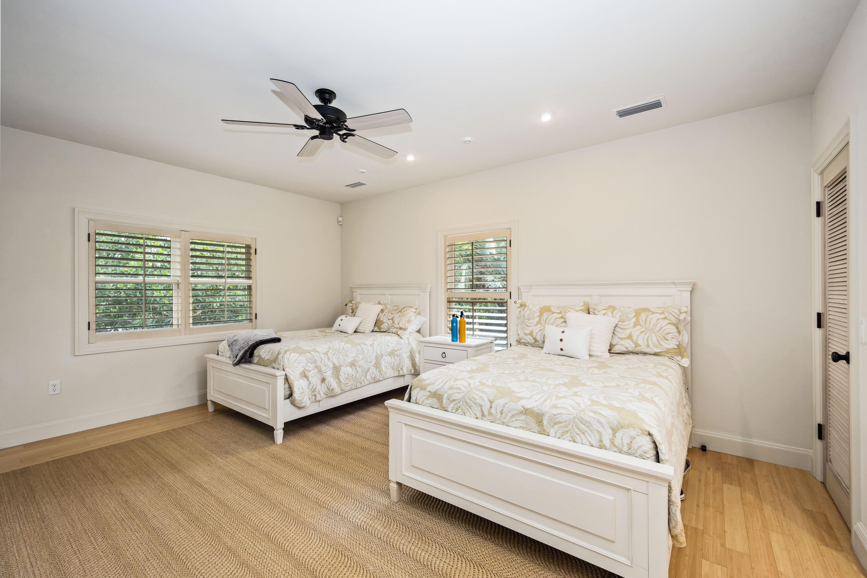 SIESTA PROPERTIES INC UNIT 1 - Residential