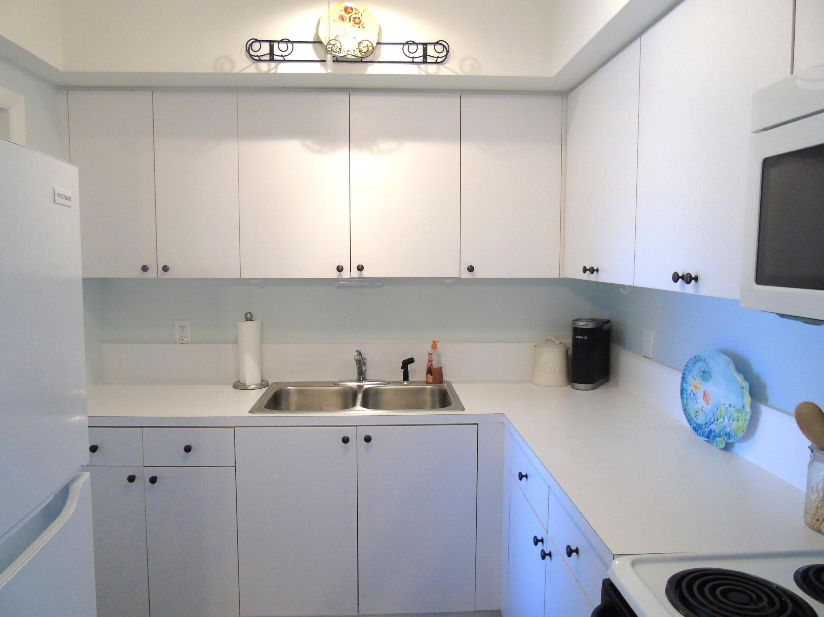 FOUR SEA SUNS CONDO - Residential Lease
