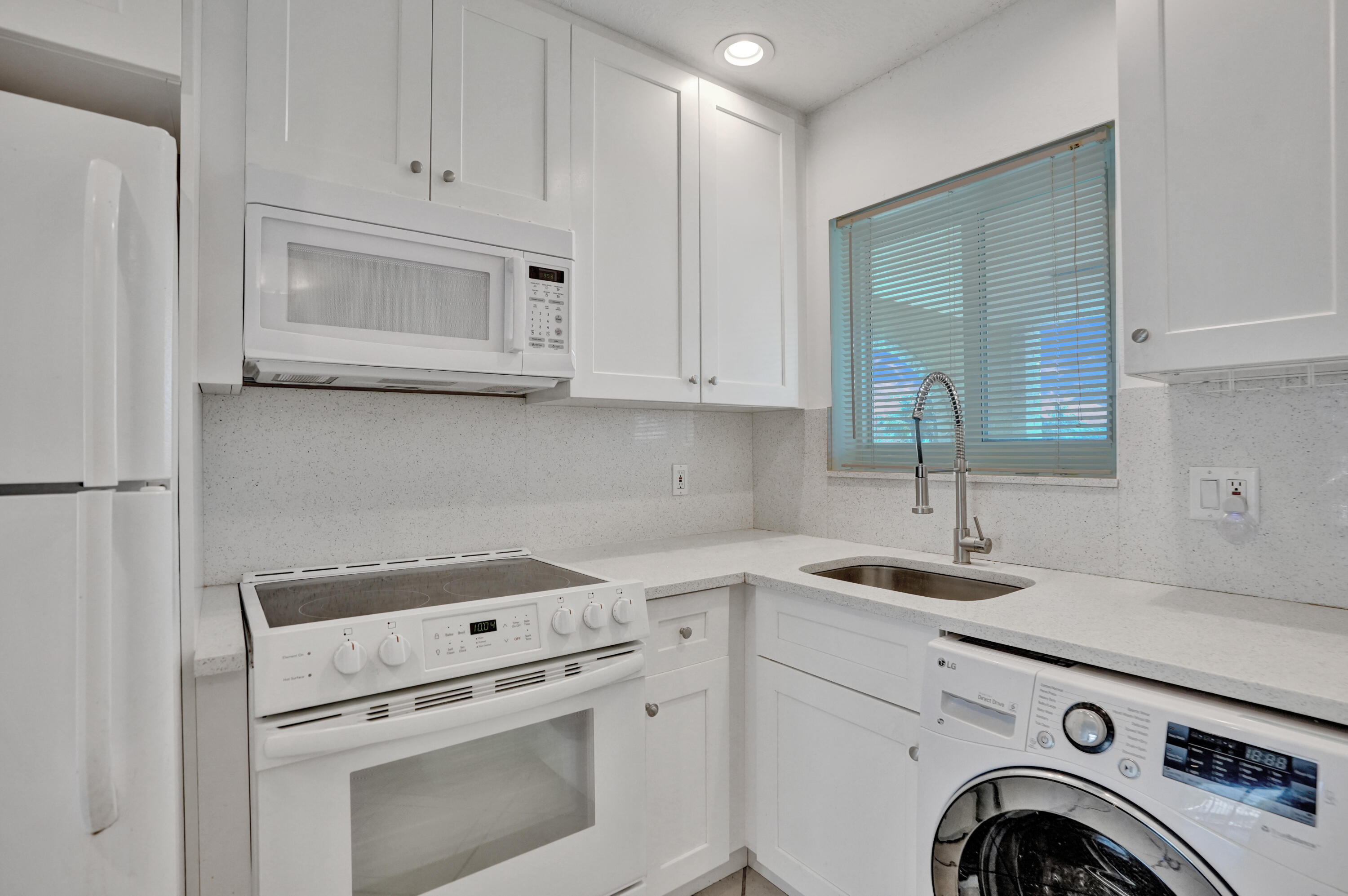 HAMPTON HOUSE CONDO - Residential