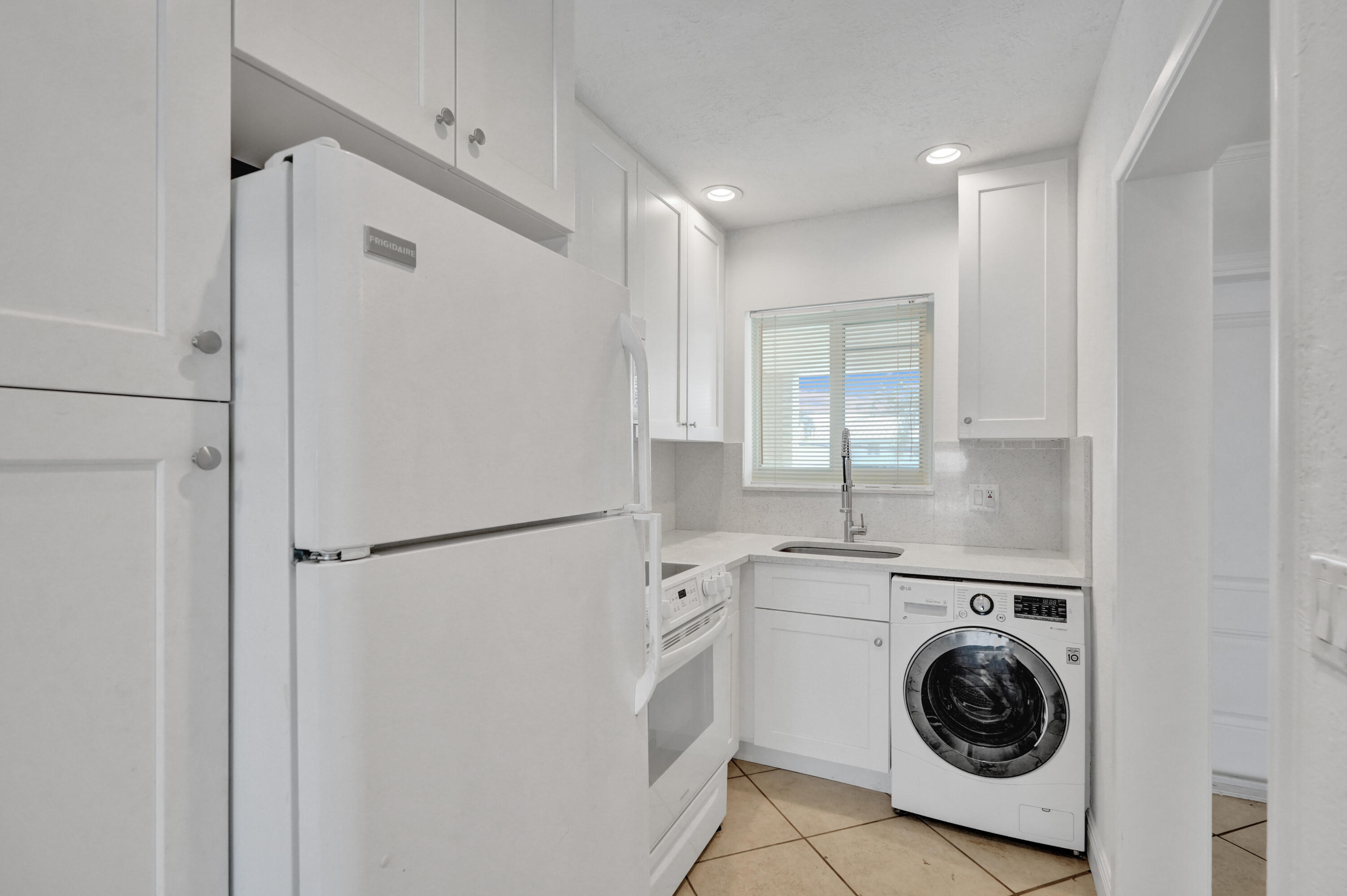 HAMPTON HOUSE CONDO - Residential