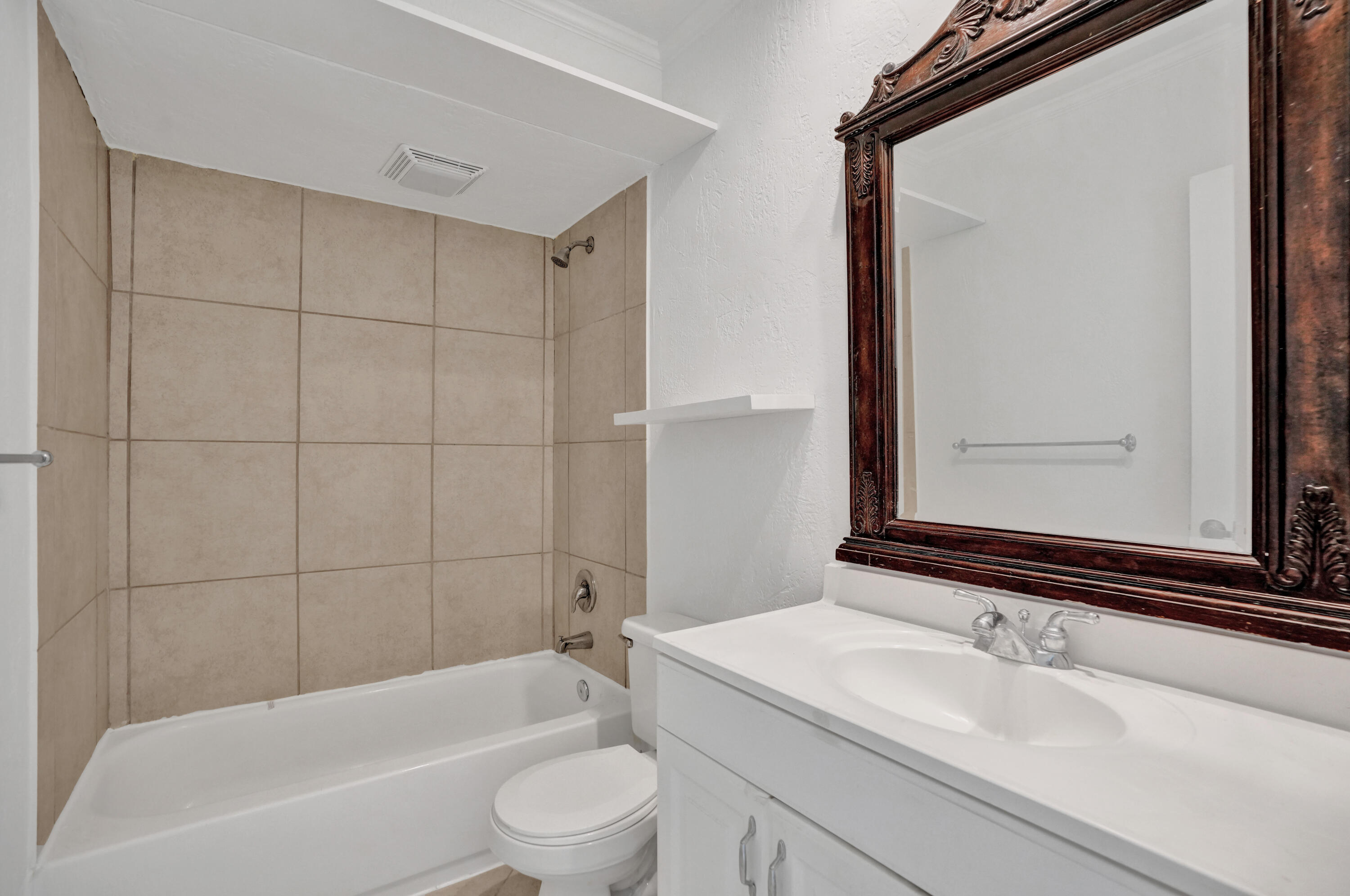 HAMPTON HOUSE CONDO - Residential