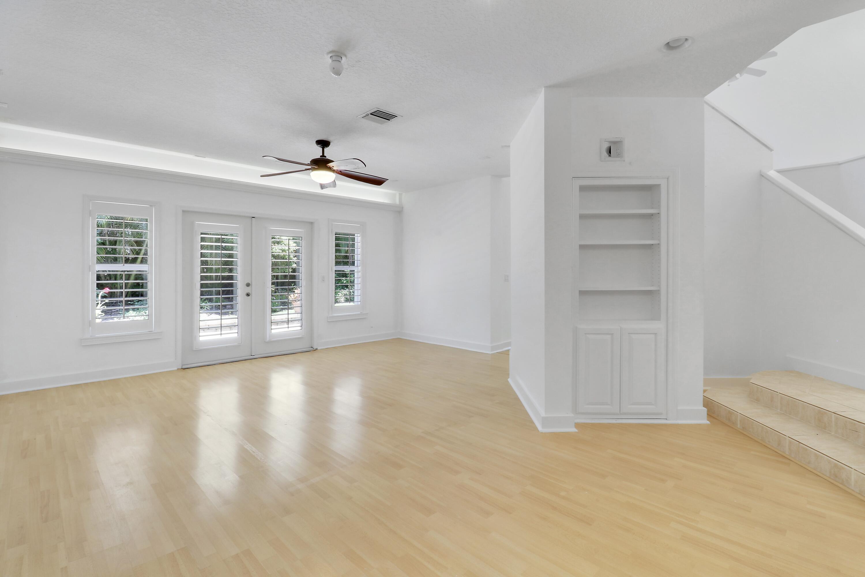 OAK HARBOUR 3 - Residential