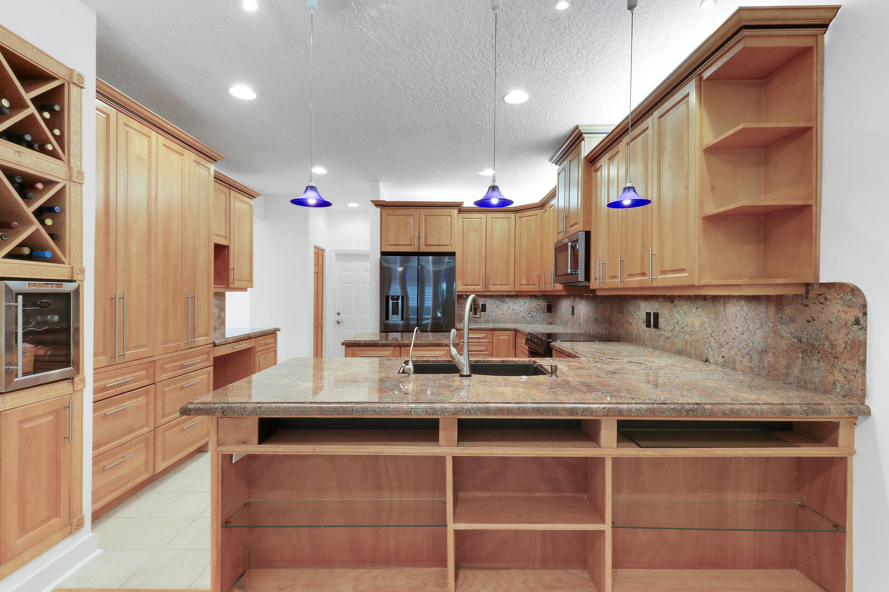 OAK HARBOUR 3 - Residential
