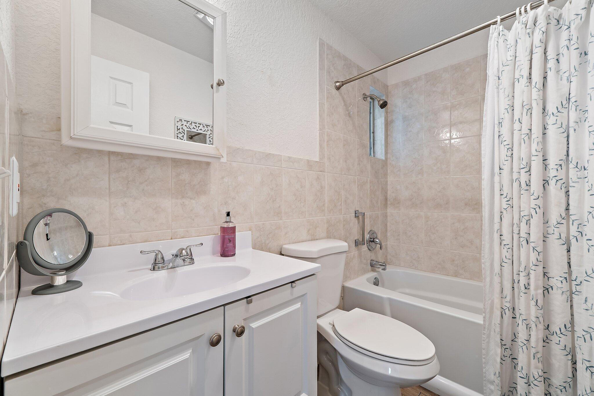 JUPITER IN THE PINES SEC B - Residential Lease