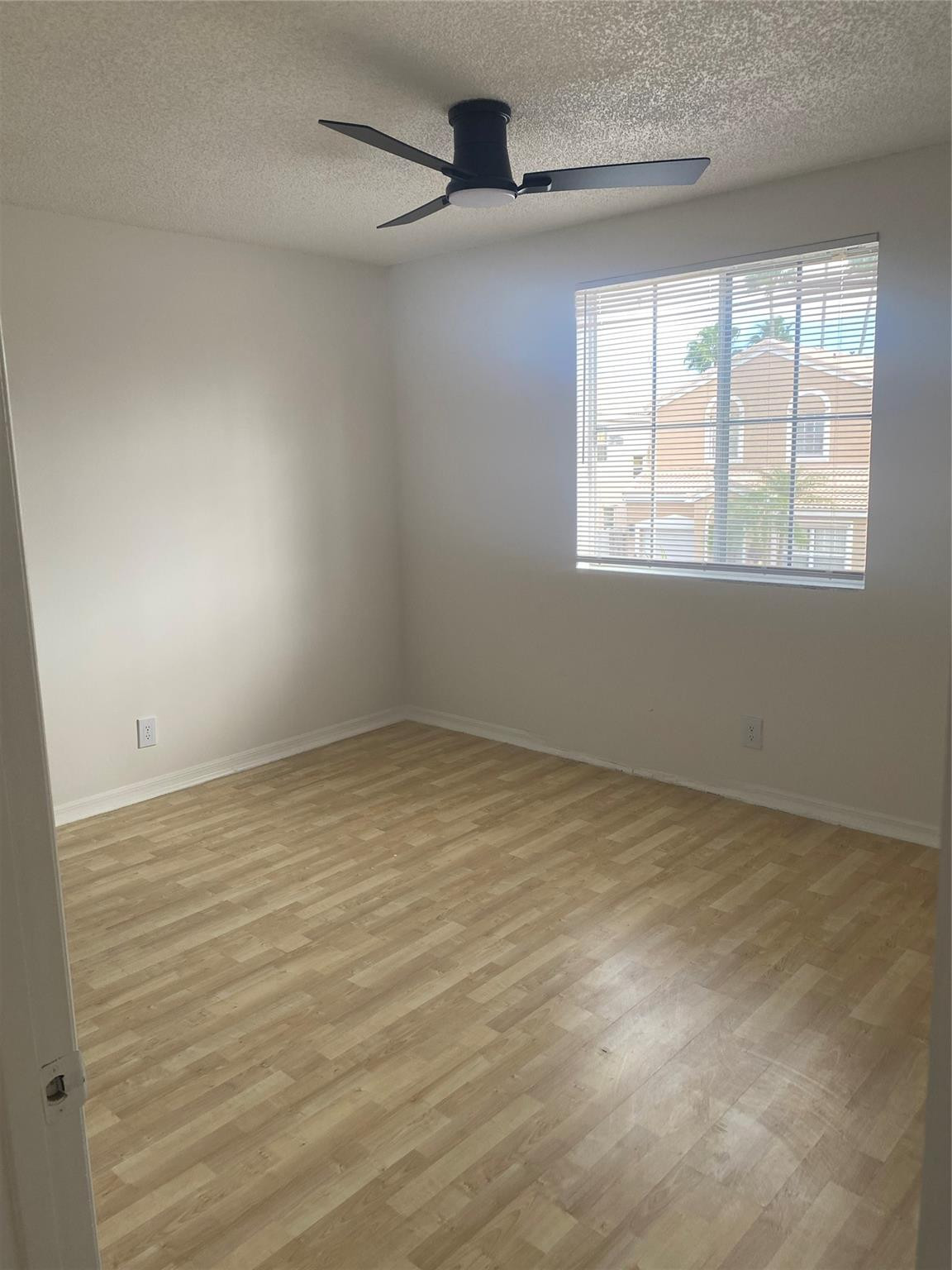 CORAL BAY REPLAT SECTION ONE - Residential Lease