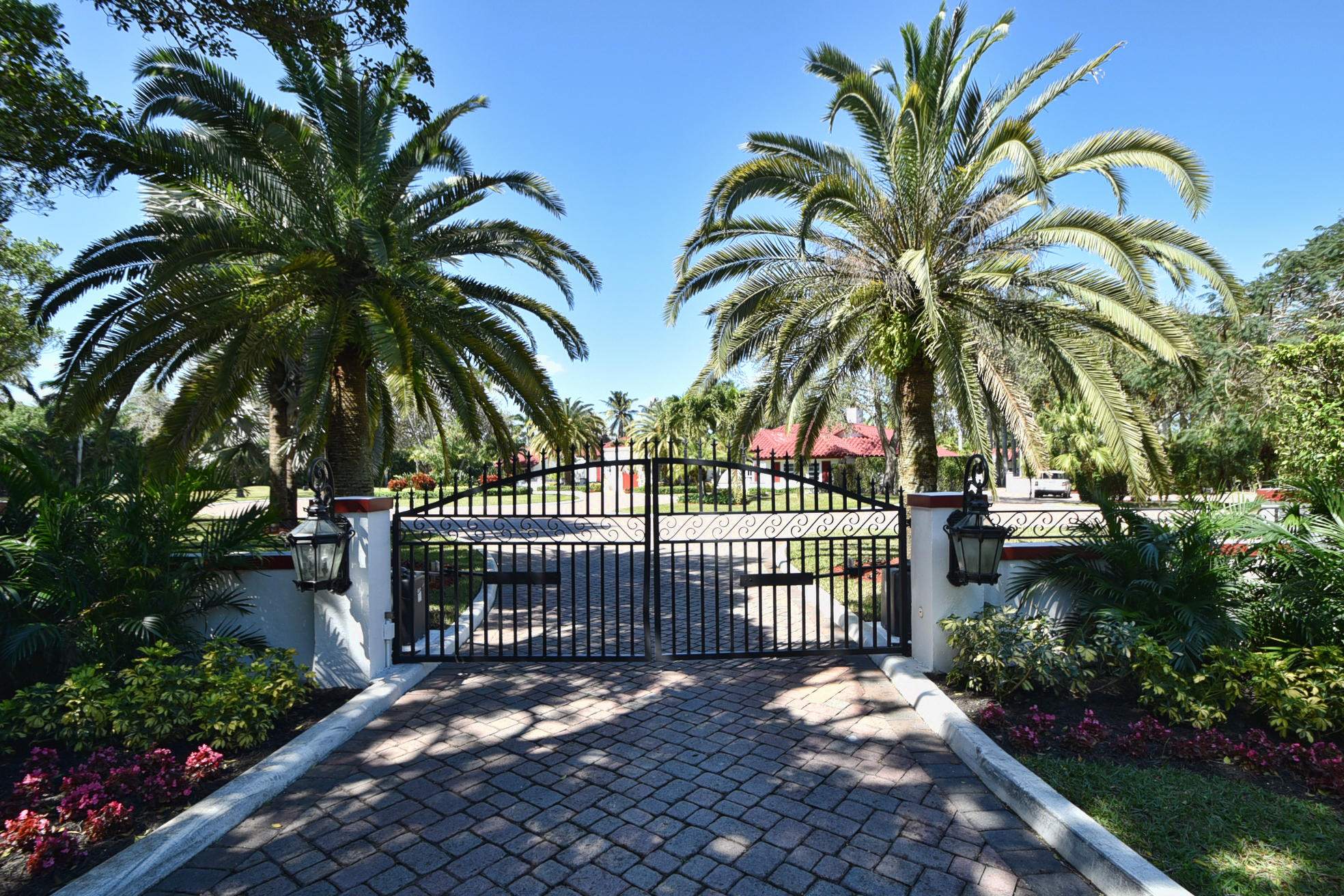 HORSESHOE ACRES - Residential