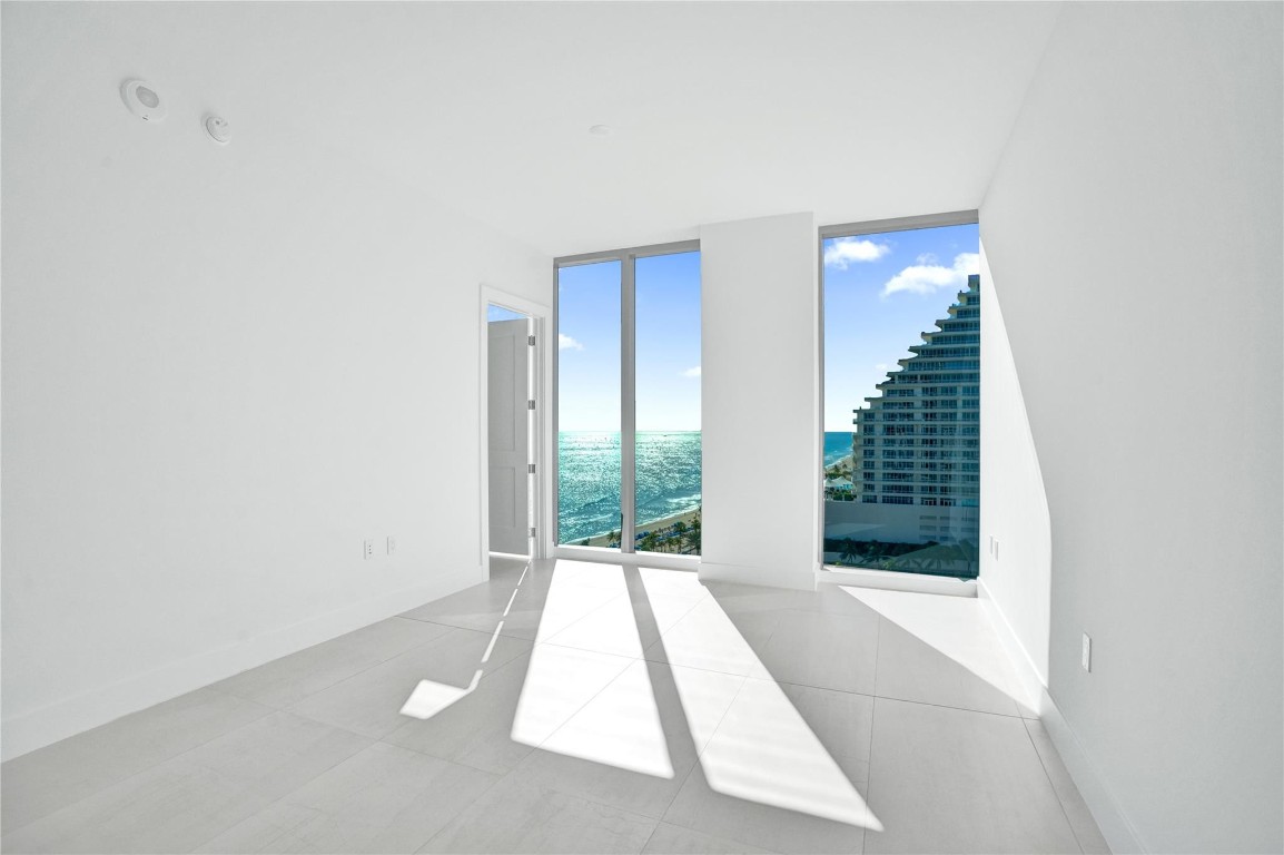 SELENE OCEANFRONT RESIDEN - Residential
