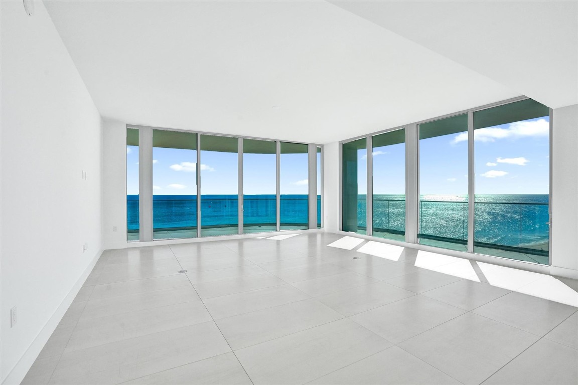 SELENE OCEANFRONT RESIDEN - Residential