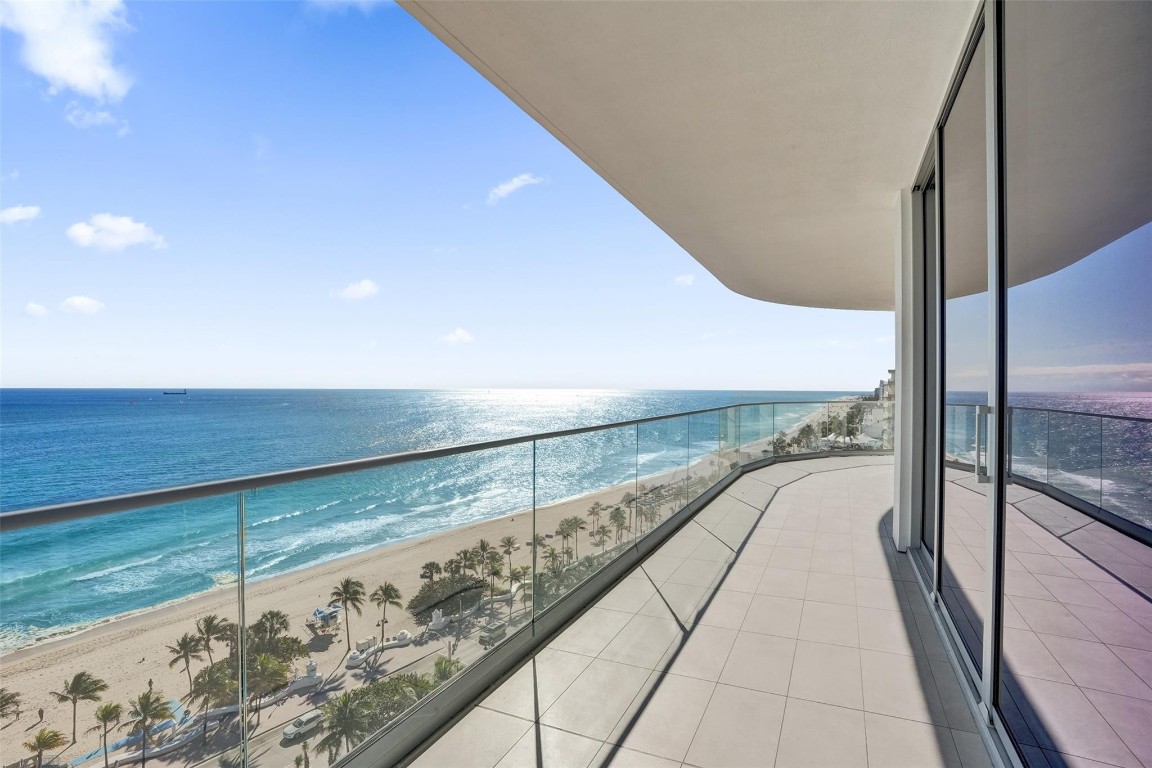 SELENE OCEANFRONT RESIDEN - Residential