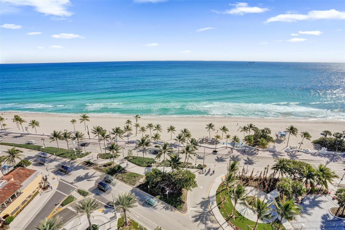 SELENE OCEANFRONT RESIDEN - Residential
