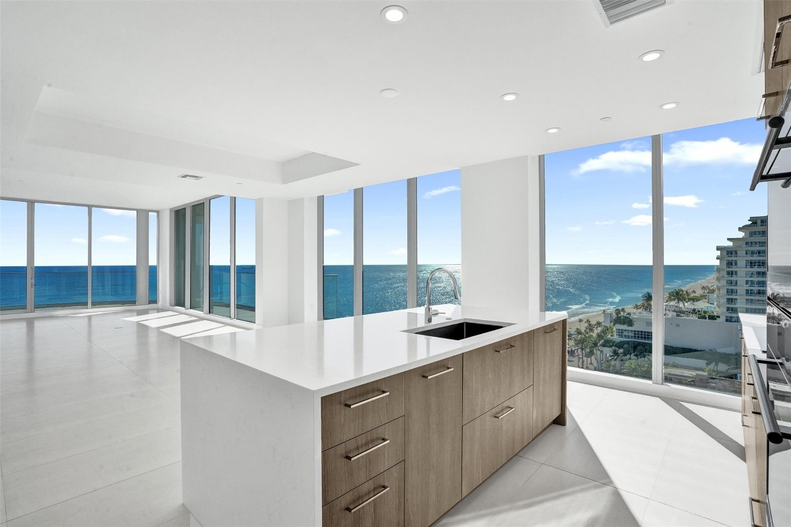 SELENE OCEANFRONT RESIDEN - Residential