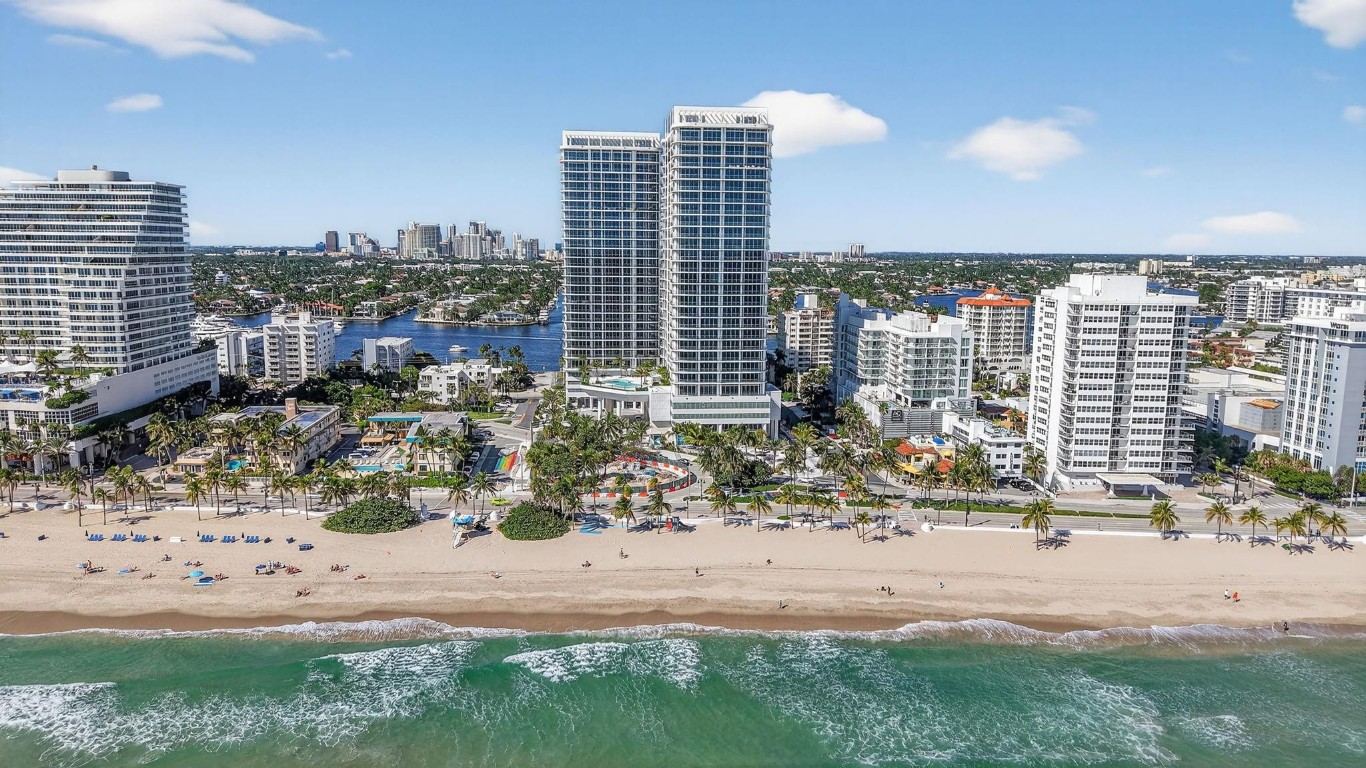 SELENE OCEANFRONT RESIDEN - Residential