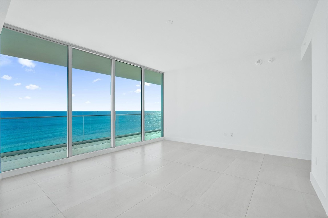 SELENE OCEANFRONT RESIDEN - Residential
