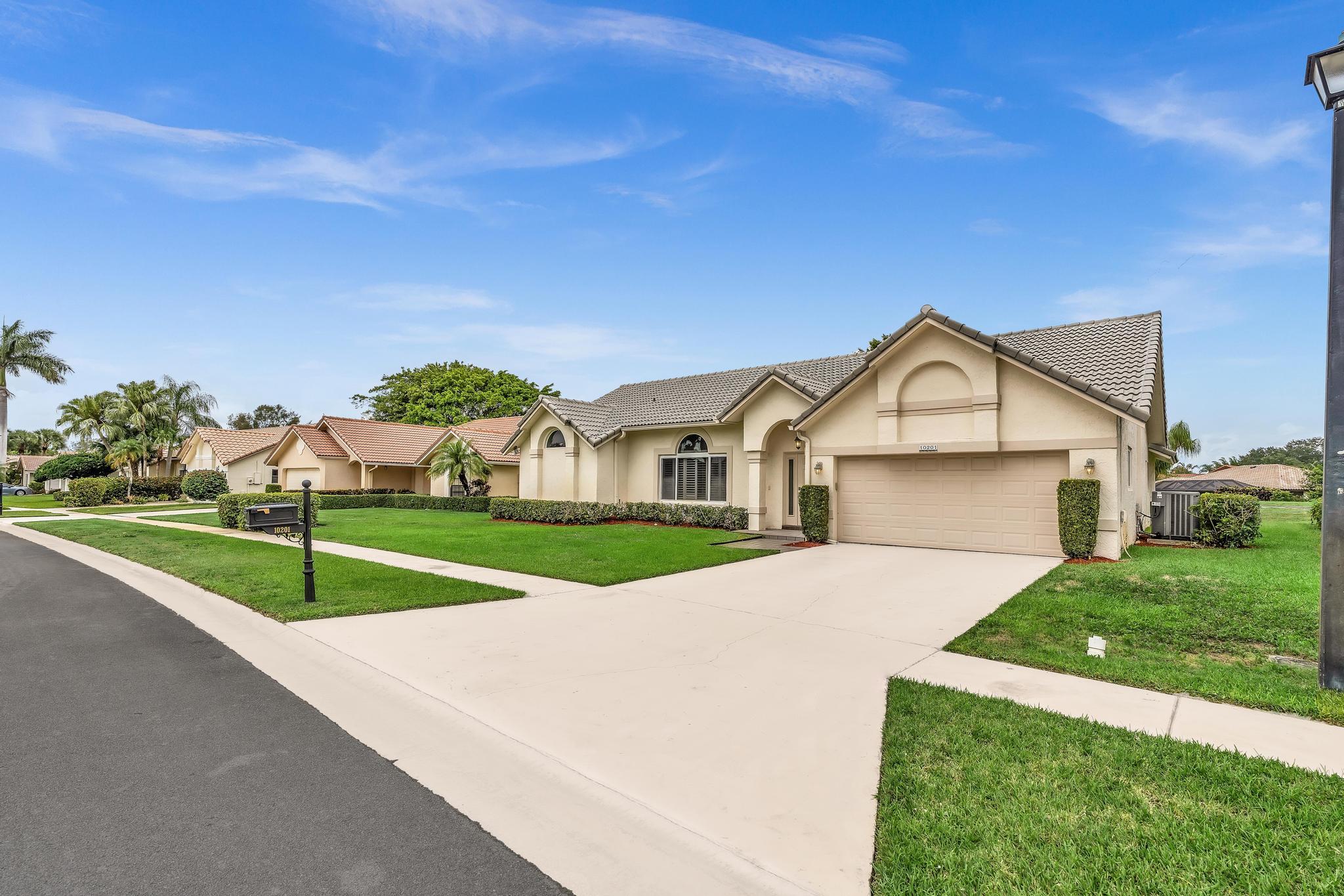 BOCA GREENS 8 - Residential