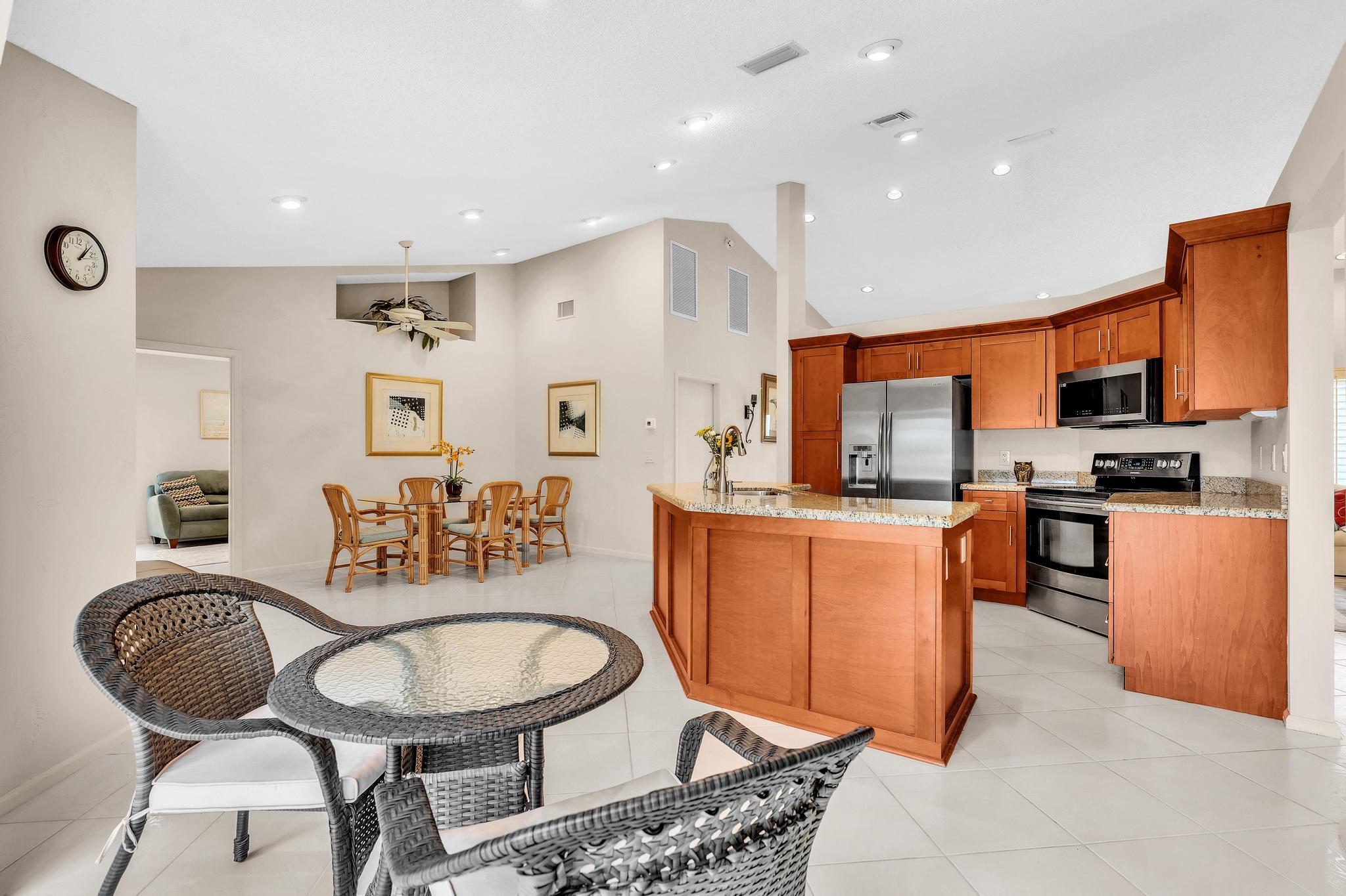 BOCA GREENS 8 - Residential