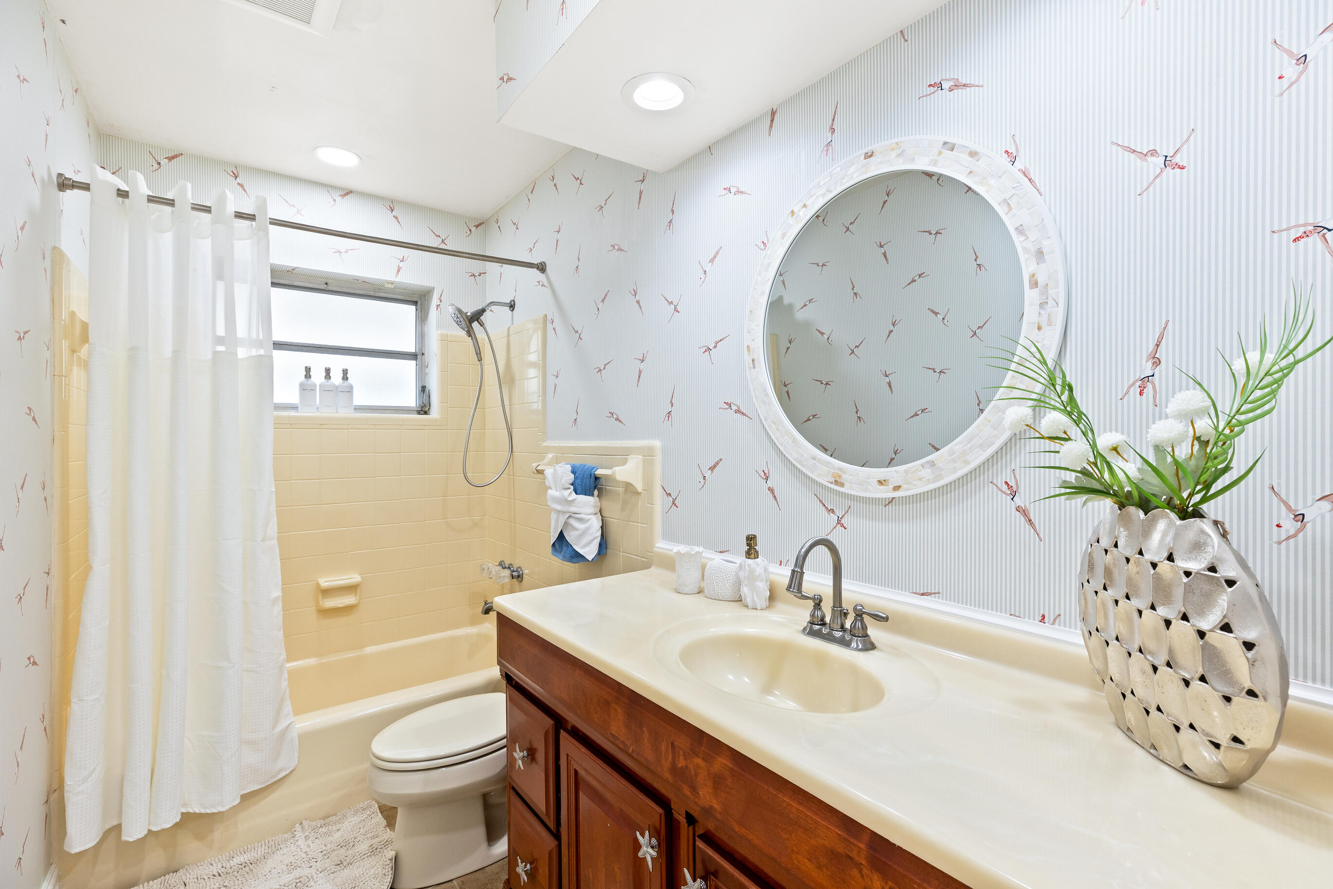 IMPERIAL POINT 4TH SEC - Residential