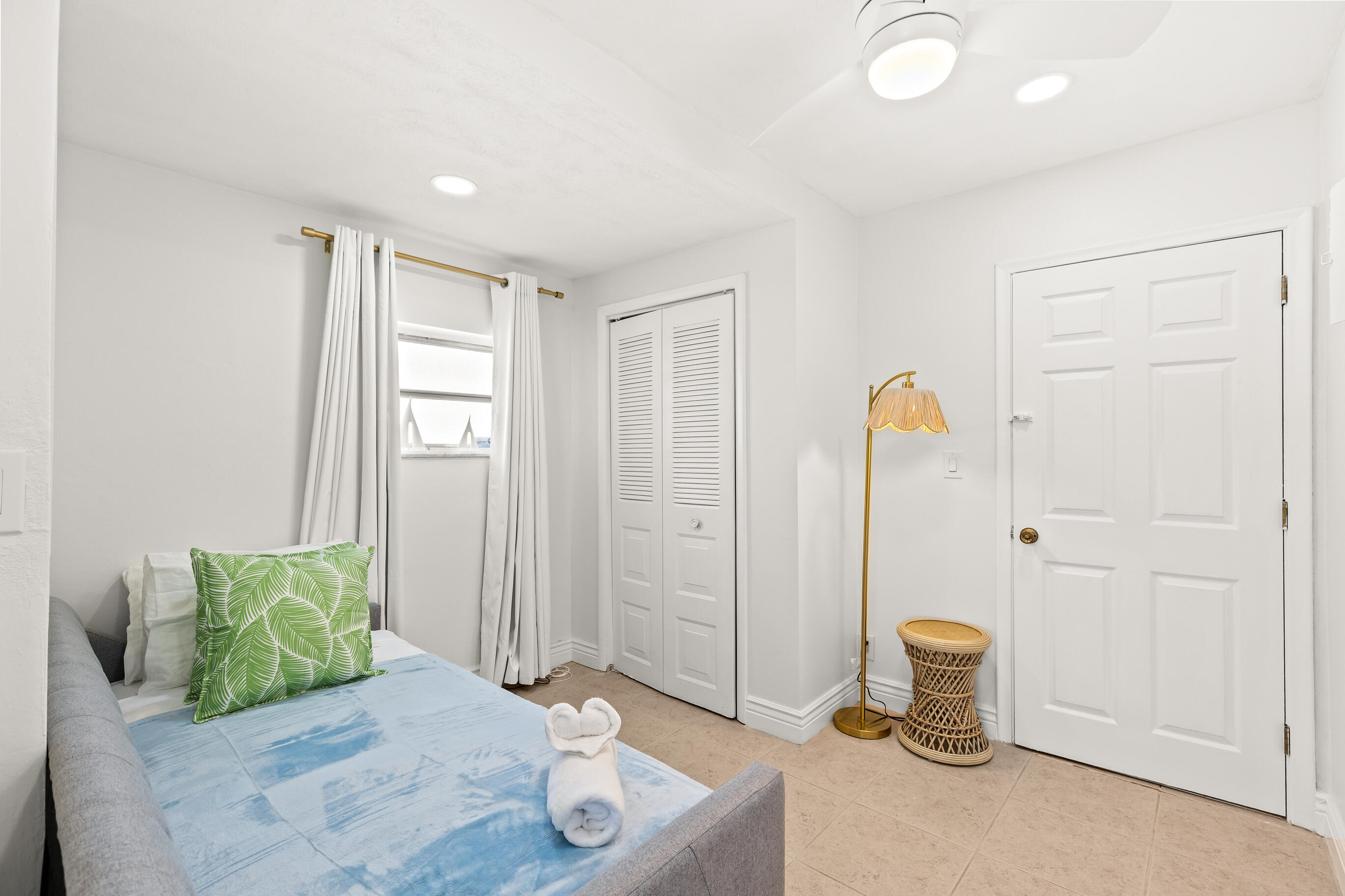 IMPERIAL POINT 4TH SEC - Residential