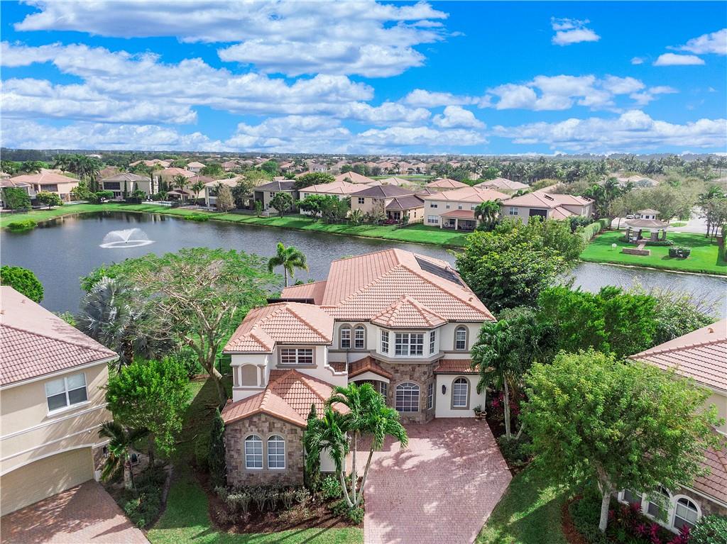 Oversized 6 bedroom 4.1 bathrooms, Pool & Lake pie shaped fenced in lot on end cul-de-sac, lots of yard room for playing or doggies, Everything is large in this home,Porcelain tile flooring with brand new $150k kitchen, modern white cabinets, stainless appliances & quartz countertops, kitchen island with eat-in countertops, Beautiful regal winding wooden staircase leading to 4 full bedrooms upstairs with on-suite bathrooms, 2 bedrooms downstairs including huge Master suite, 6th bedroom downstairs has been converted to an office but can be conv back and has a closet, huge loft on landing upstairs for homework or studying, wooden flooring upstairs and in bedrooms, Large family room and living room and formal dining room, Large screened patio,Great Shopping & Bethesda Hospital West closeby,