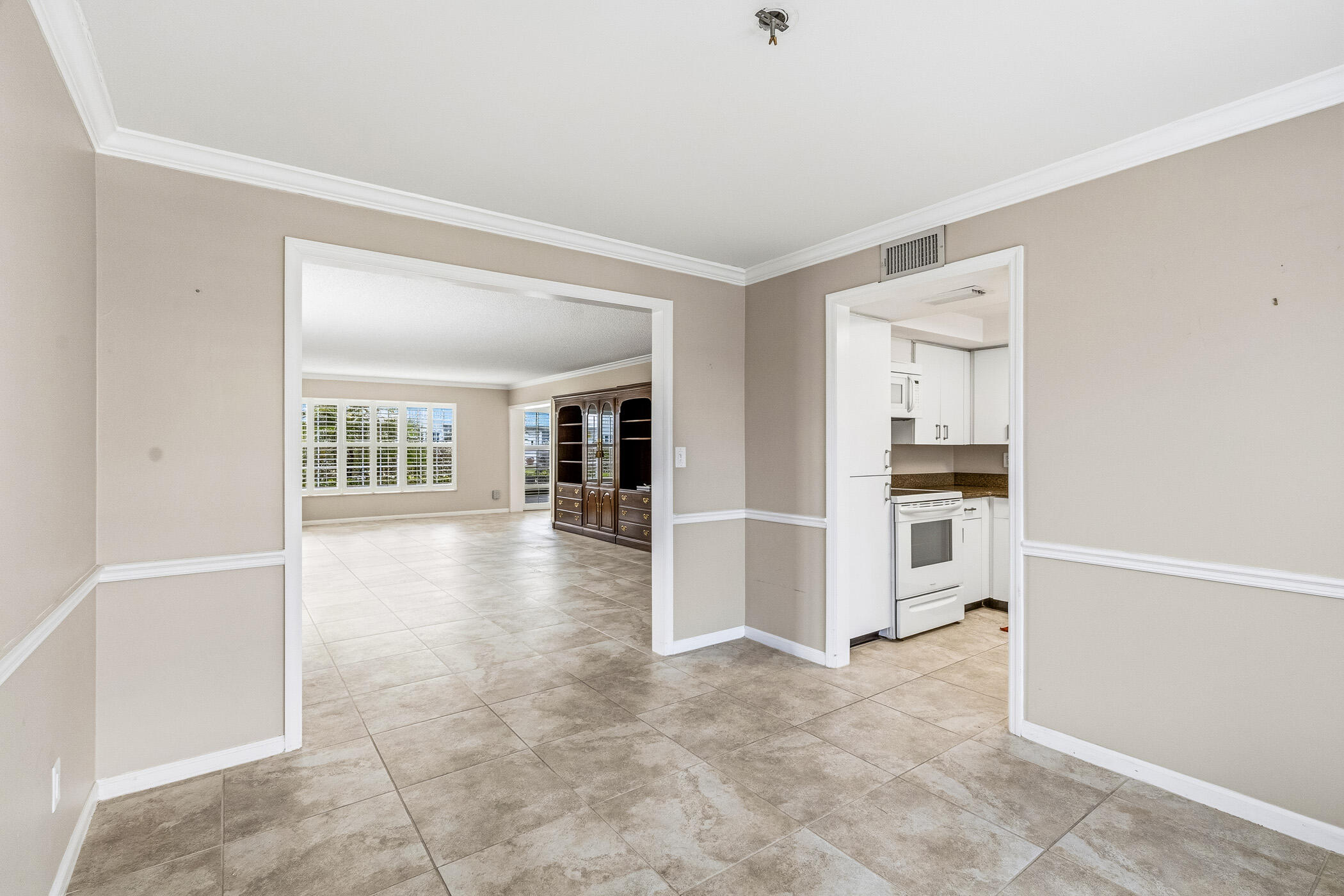 OCEAN TOWERS CONDO - Residential