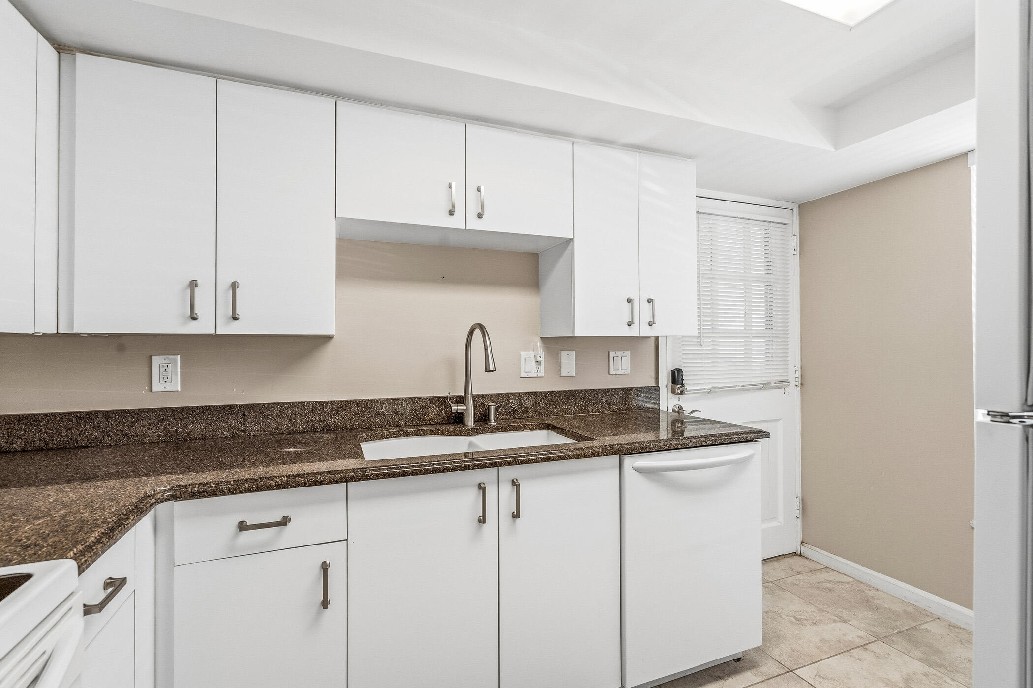 OCEAN TOWERS CONDO - Residential