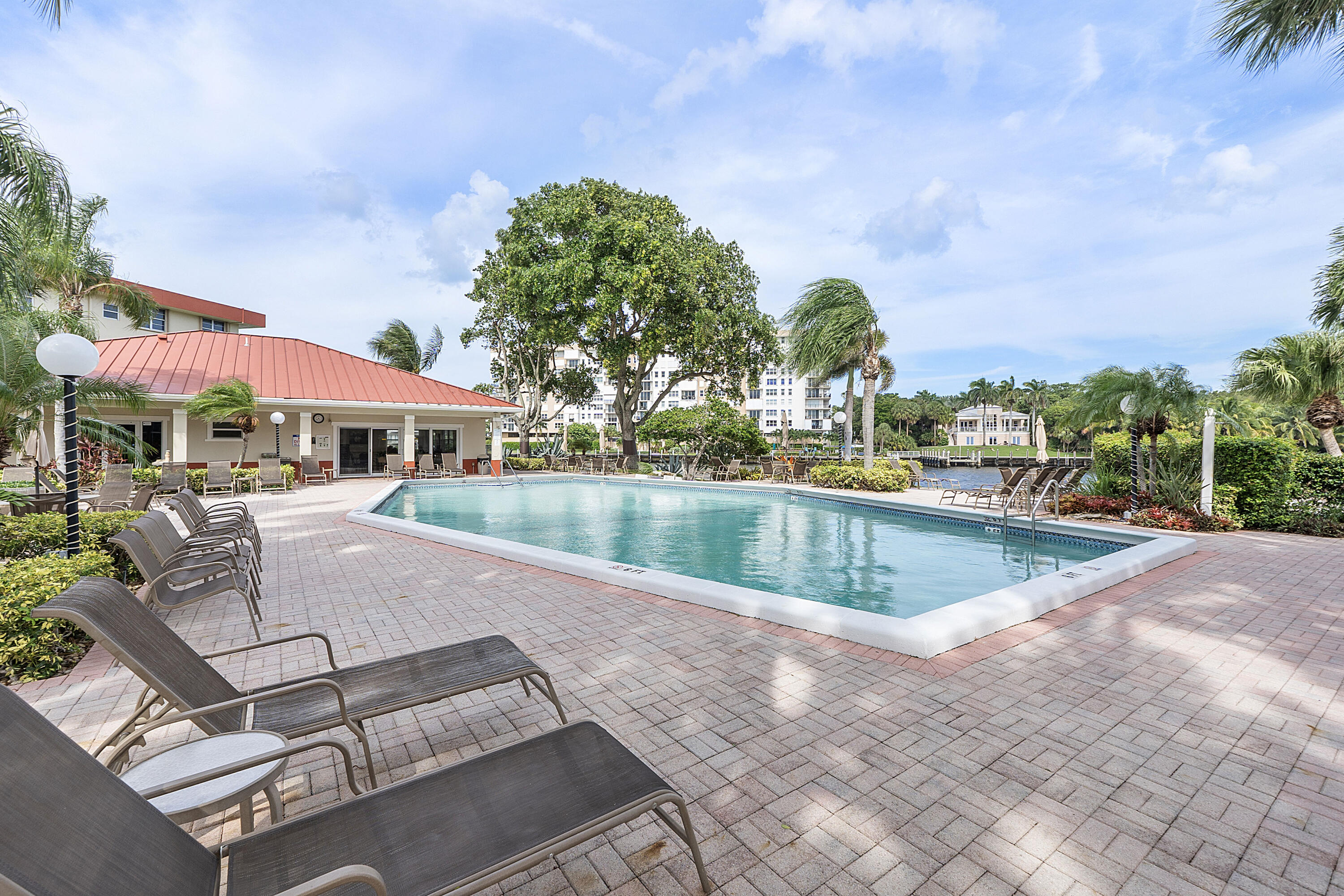NO 2 PALM-AIRE AT CORAL KEY - Residential