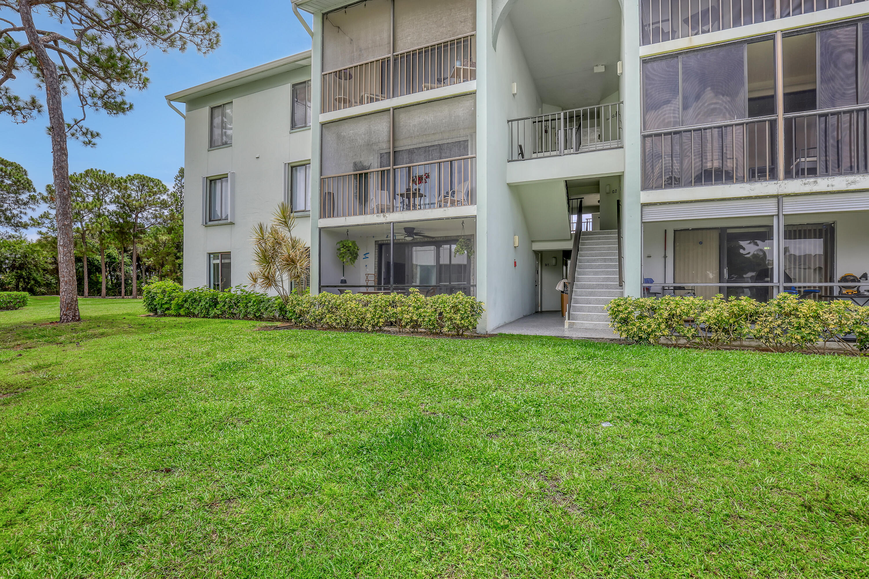 PALM CLUB WEST VILLAGE 1 CONDO - Residential