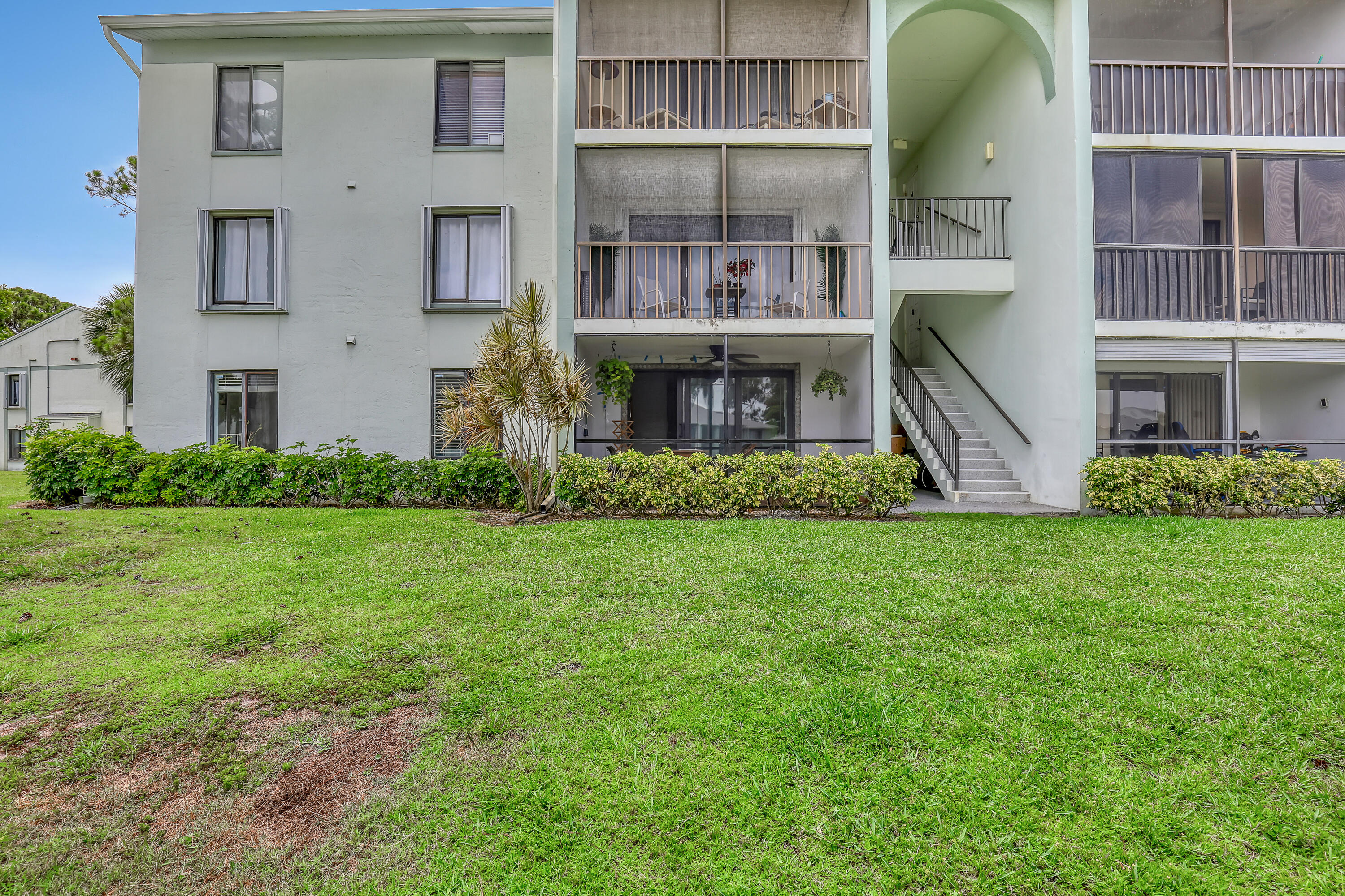 PALM CLUB WEST VILLAGE 1 CONDO - Residential