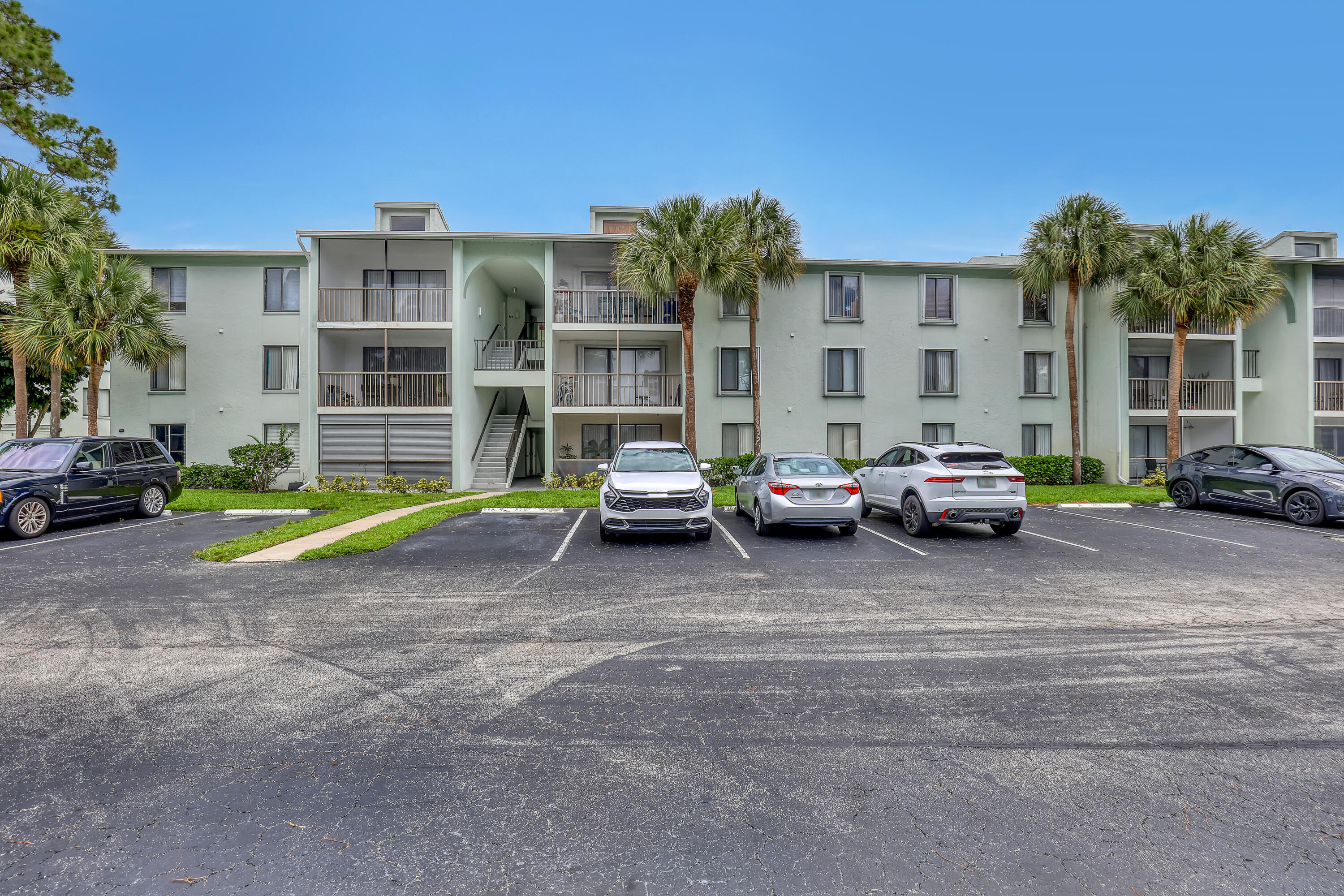 PALM CLUB WEST VILLAGE 1 CONDO - Residential