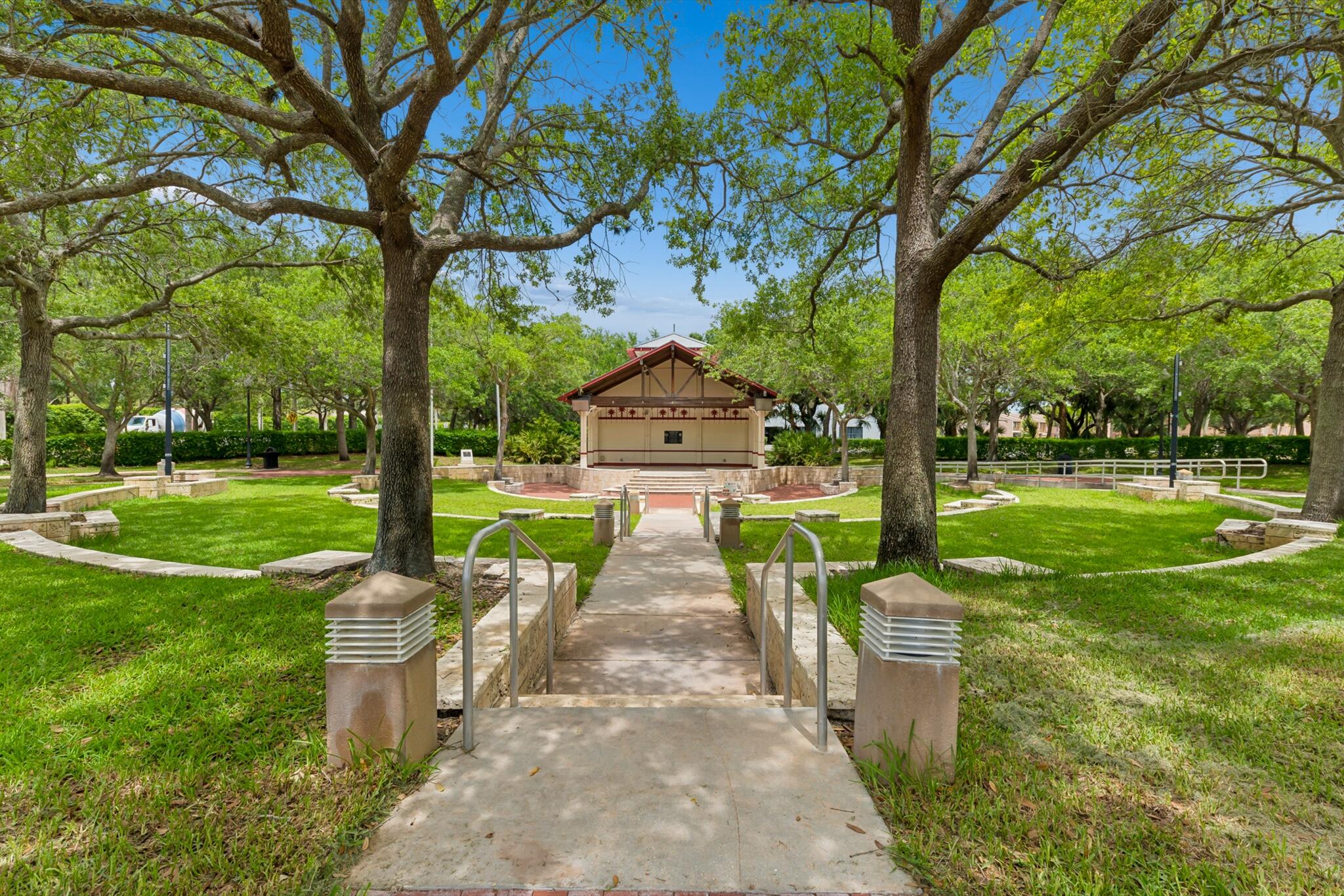 CHAROLAIS CONDO - Residential