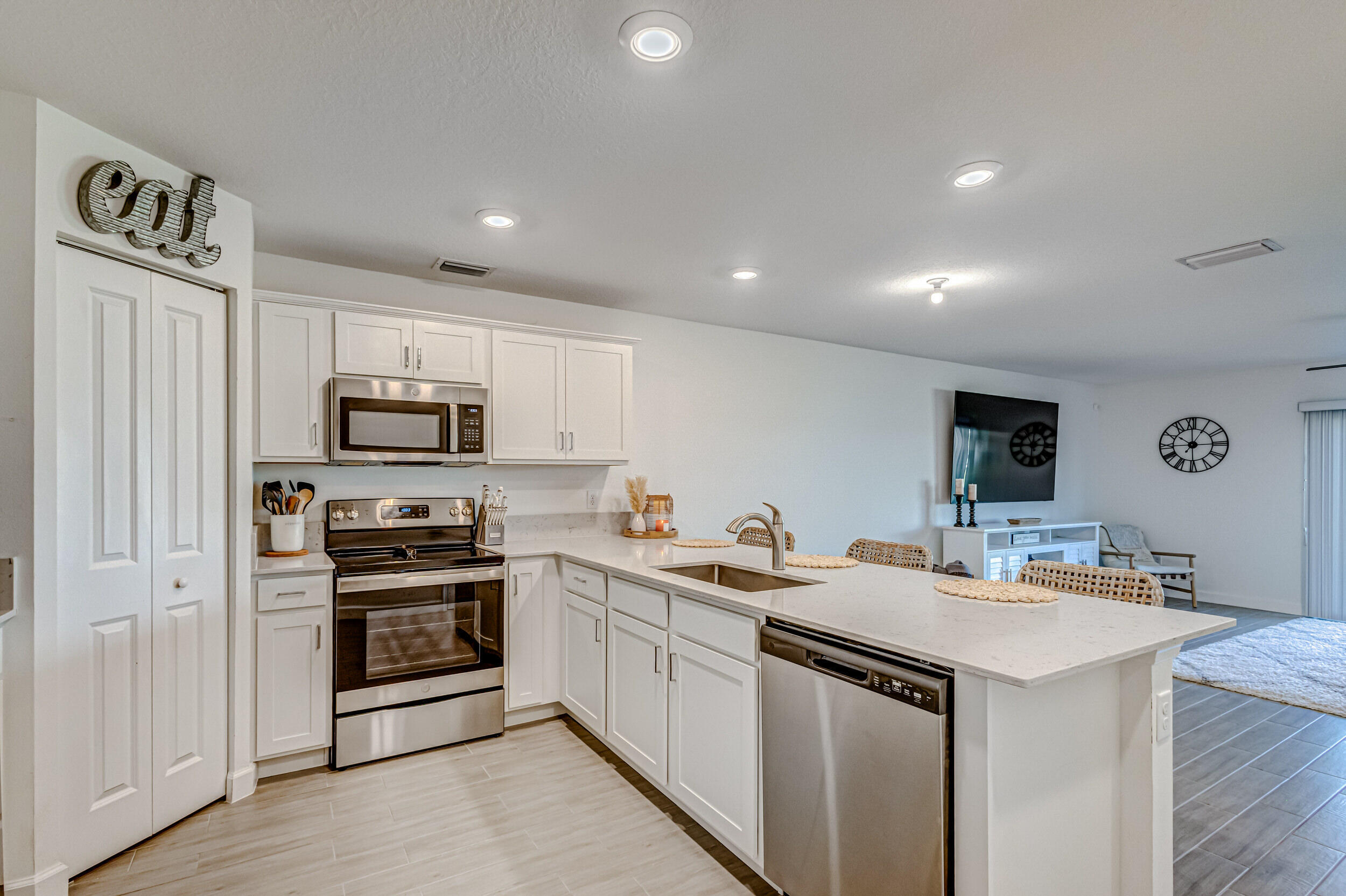 MEDITERRANEA - Residential Lease