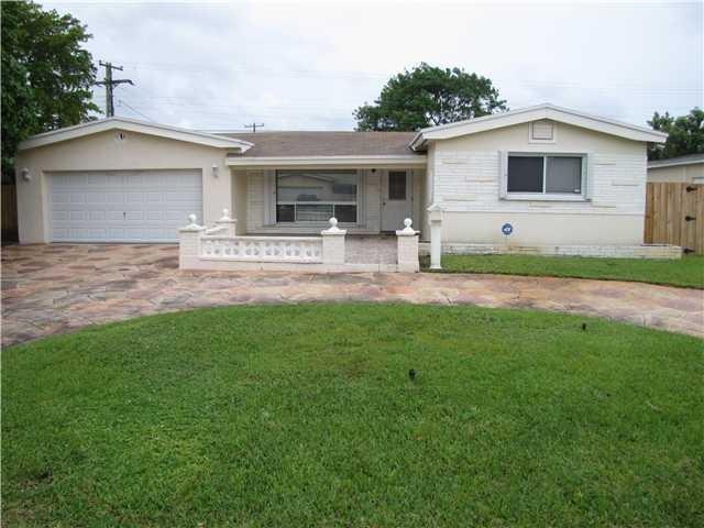 GREAT SCOTT!! CASH ONLY!!  THIS 3/2 POOL HOME IS AN INVESTORS DREAM** 2 CAR GARAGE** CORNER PROPERTY** BRAND NEW ROOF**AC 2 YEARS OLD**