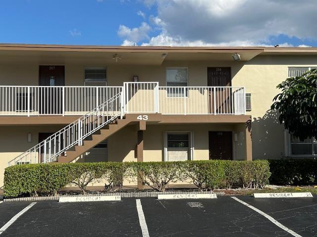 ORIOLE GARDENS - Residential