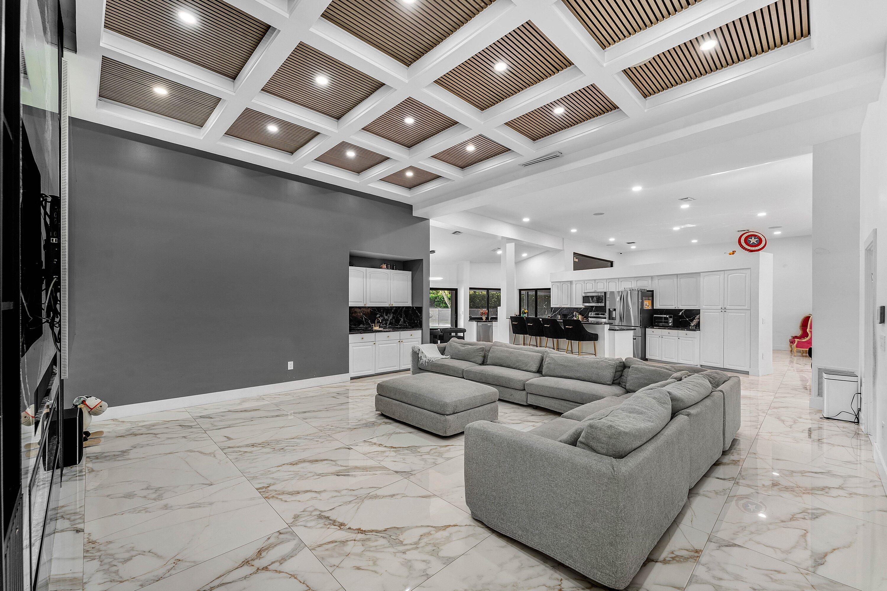 PARKLAND LAKES - Residential